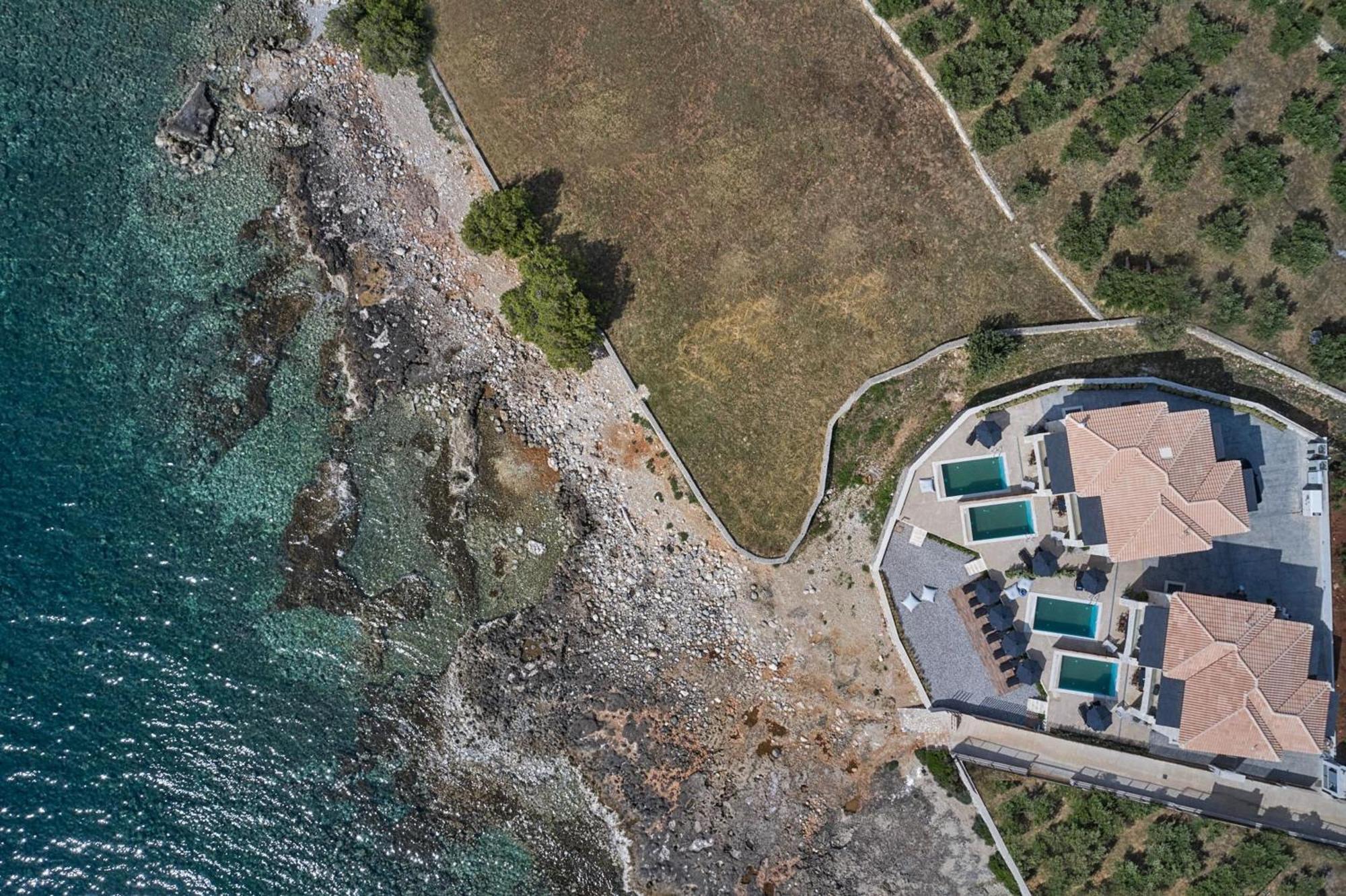 Beachfront Alassa With Private Pools Kotronion (West Mani)