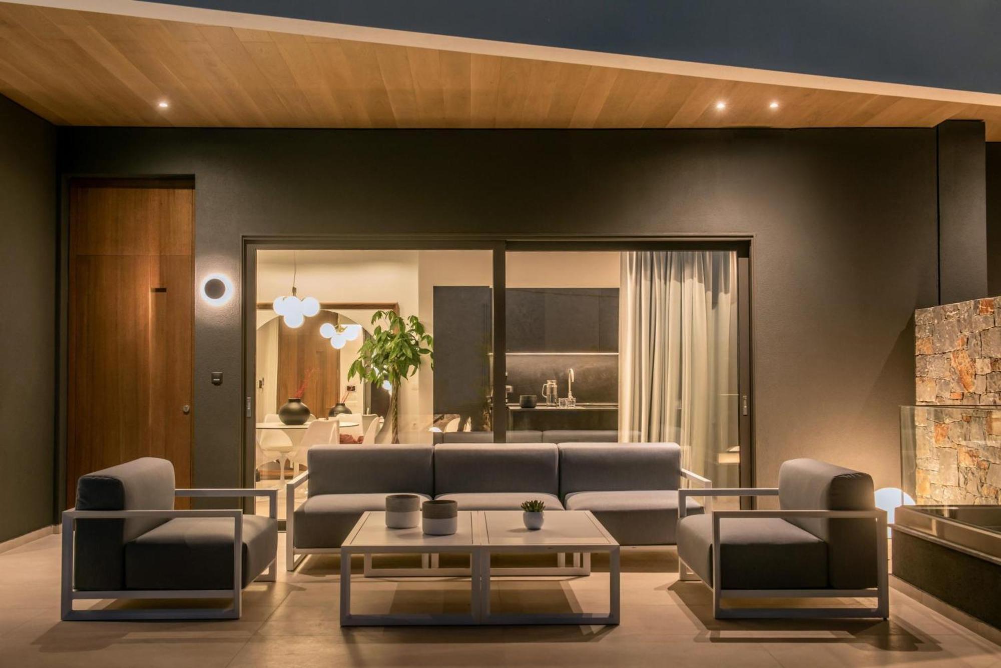 Made By The Sea 8 Bdrm Villa