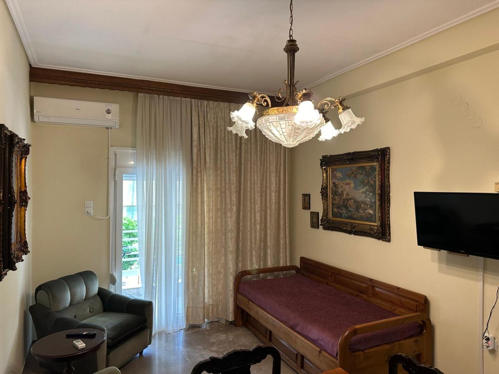 Theoni Apartment *