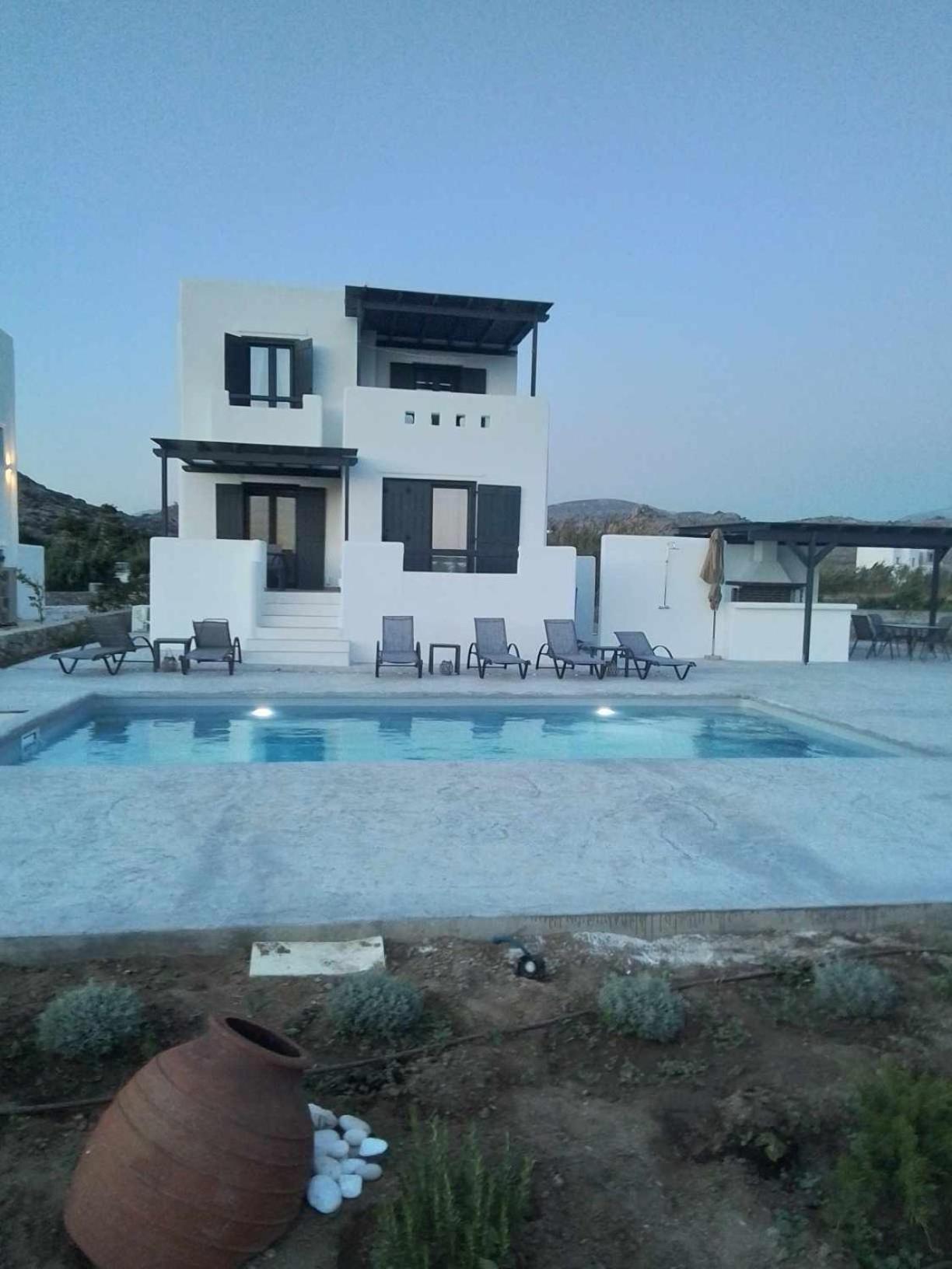 Villa Divani *