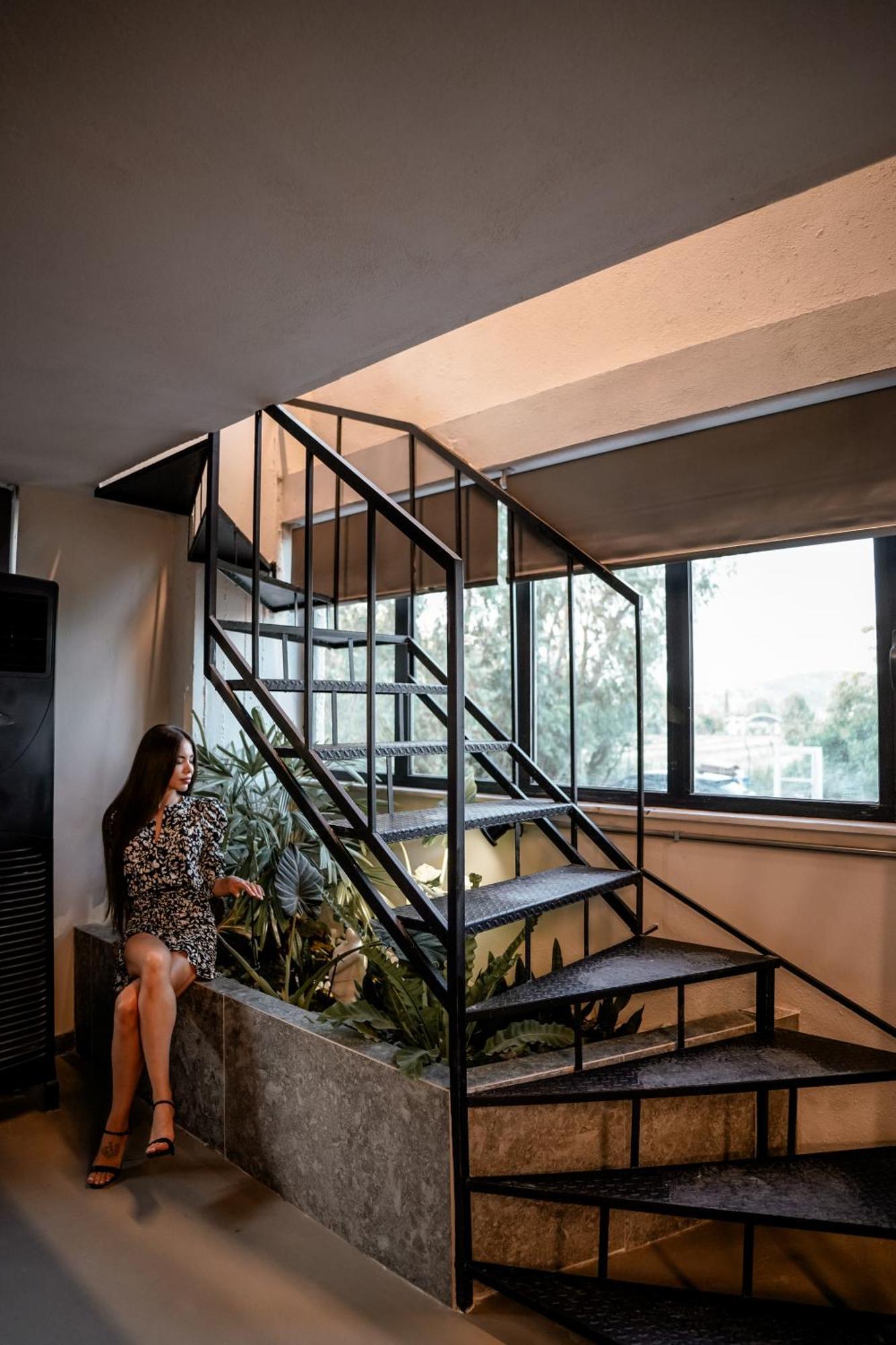 Industrial Loft Apartment *