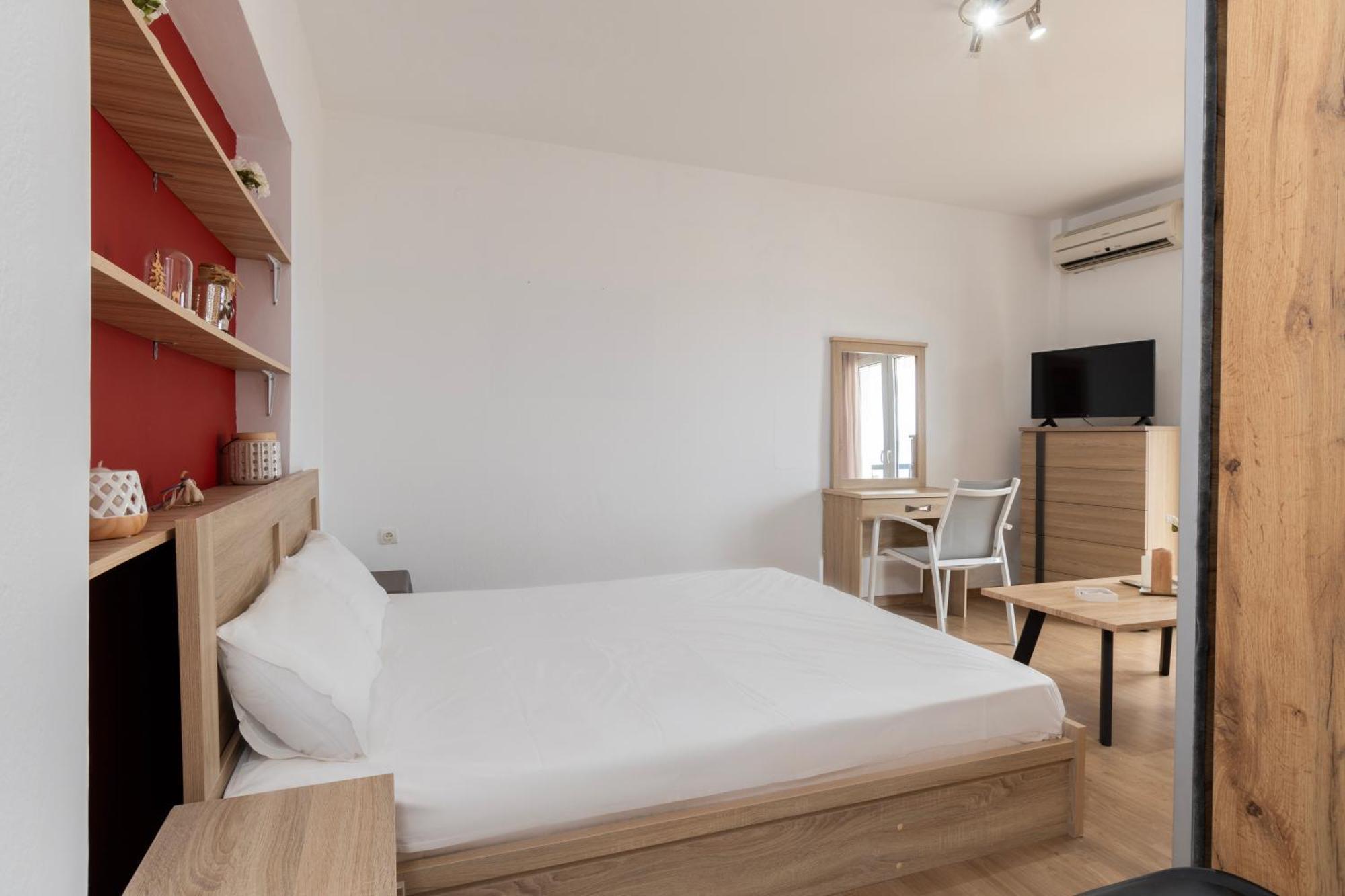 Apartment With Sea View In