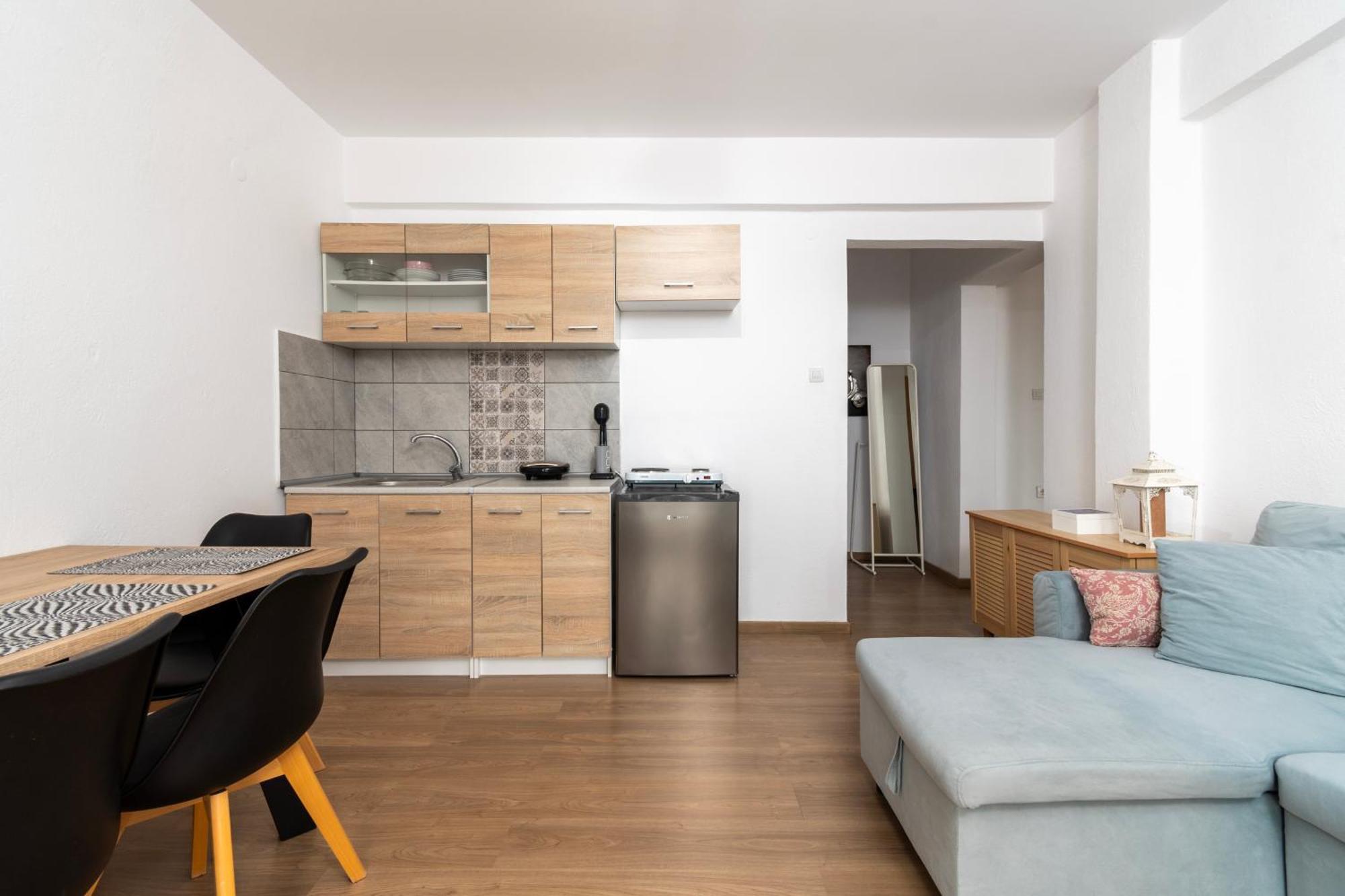 Apartment With Sea View In