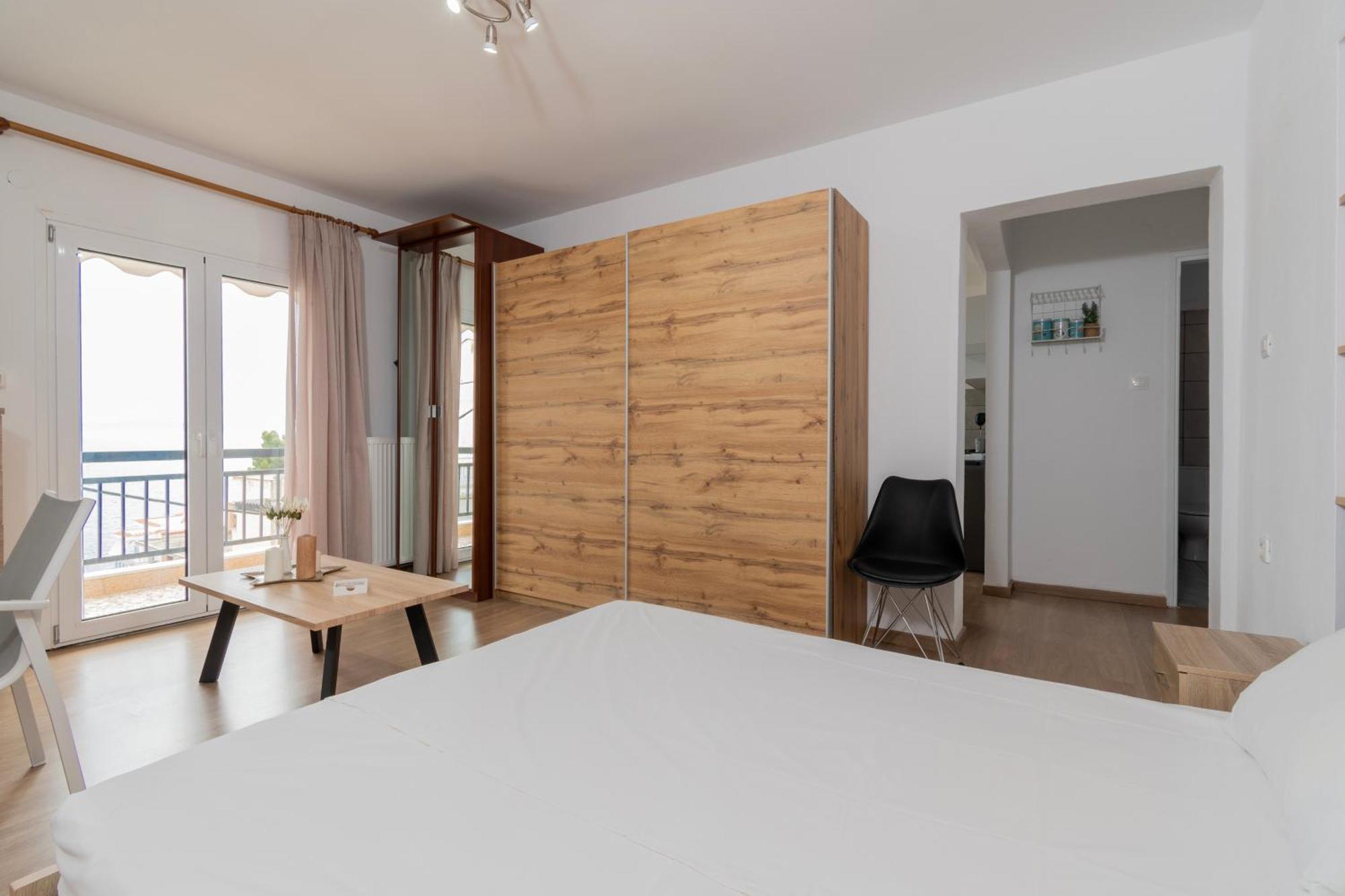 Apartment With Sea View In Neos Marmaras