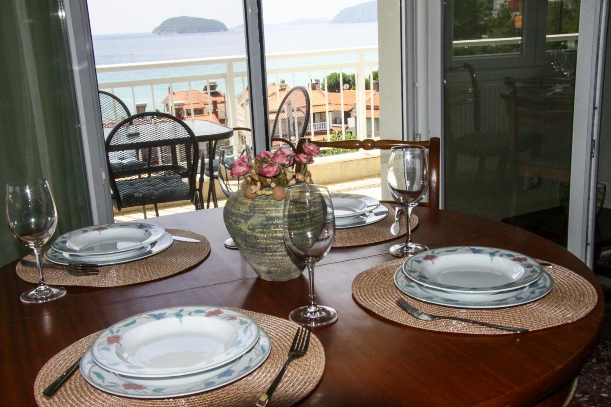 Antony's By The Sea Apartment *