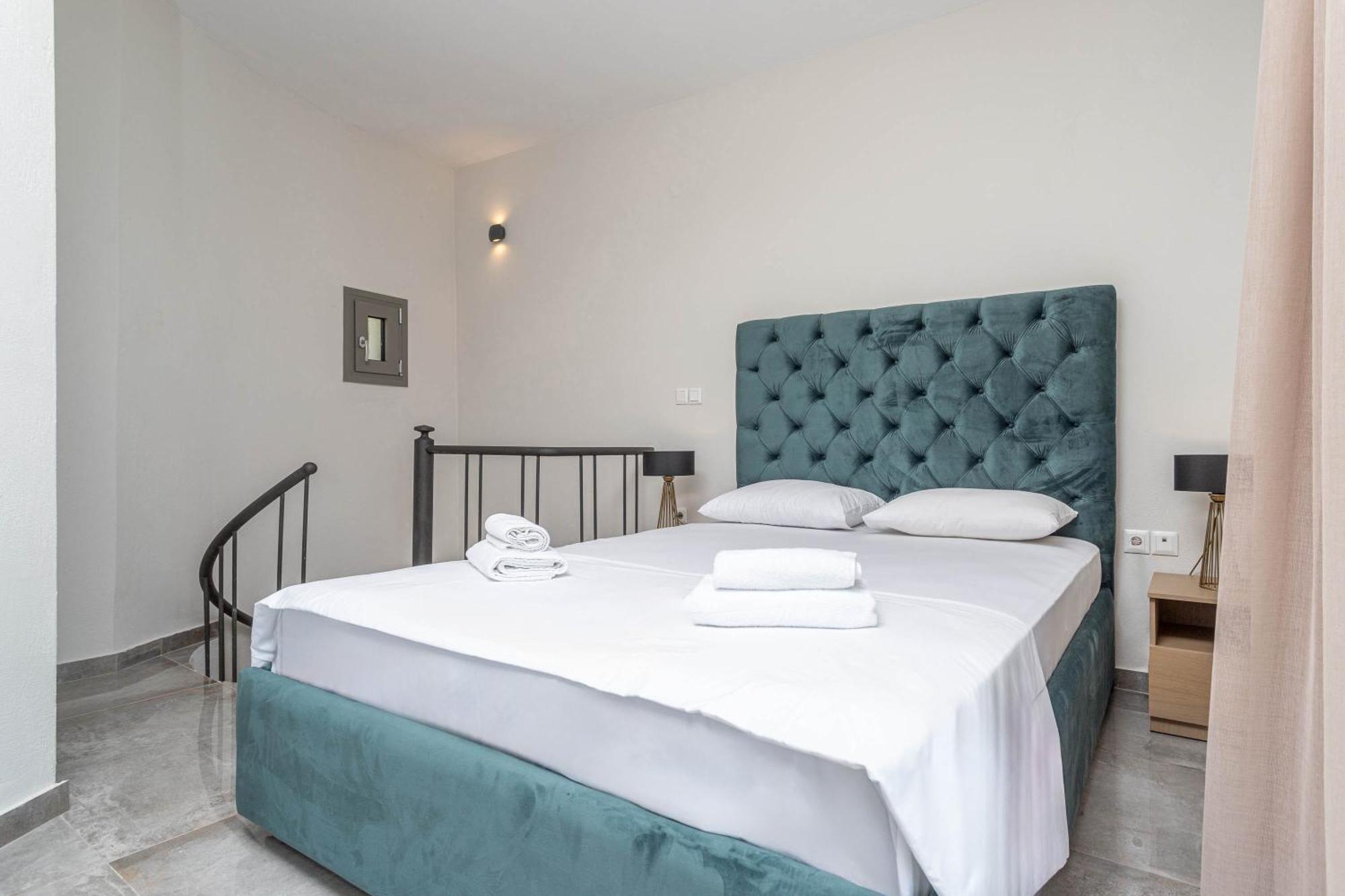 Holiday home Alexmare Seaview House Mola Kalyva