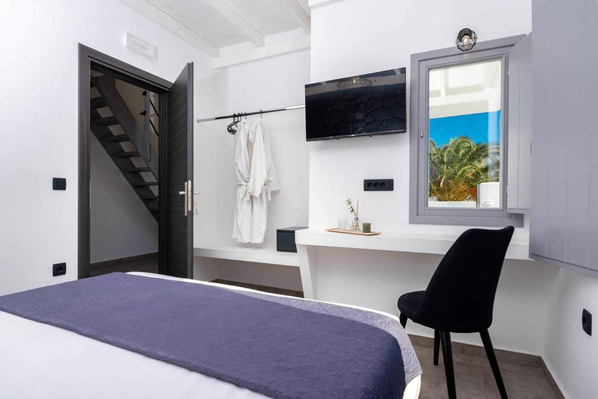 Thrilling Santorini Gauche 2 Bedrooms Furnished Sun Terrace With Private Heated Pool Villa Perissa (Santorini)