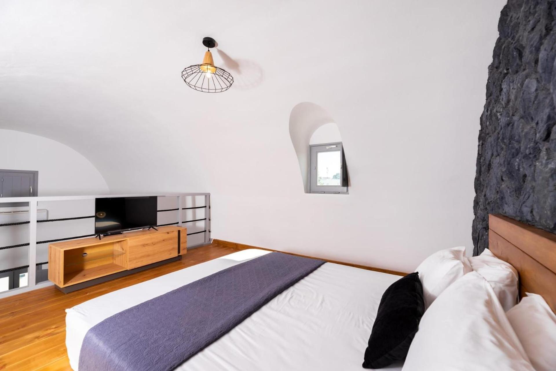 Thrilling Santorini Gauche 2 Bedrooms Furnished Sun Terrace With Private Heated Pool Villa Perissa (Santorini)