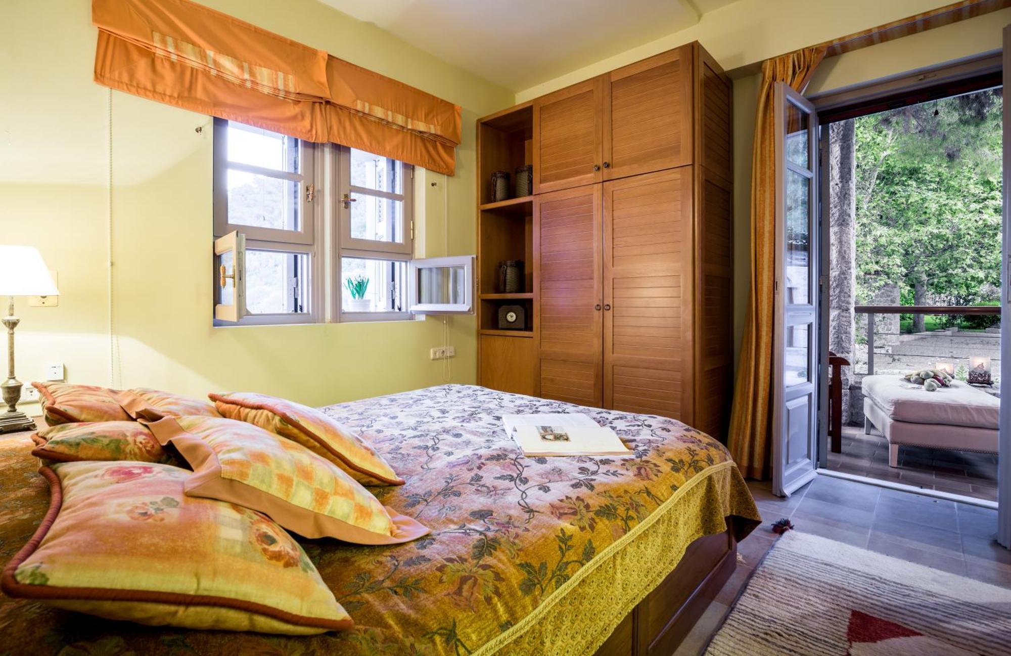 Elia Junior In Epidavros With Shared Pool Apartment