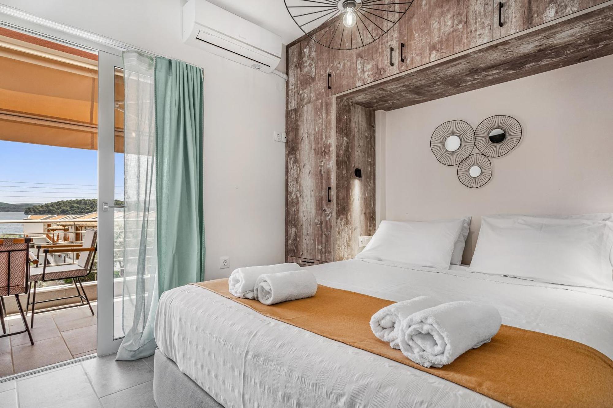 Mella Roa - Amber Apartment