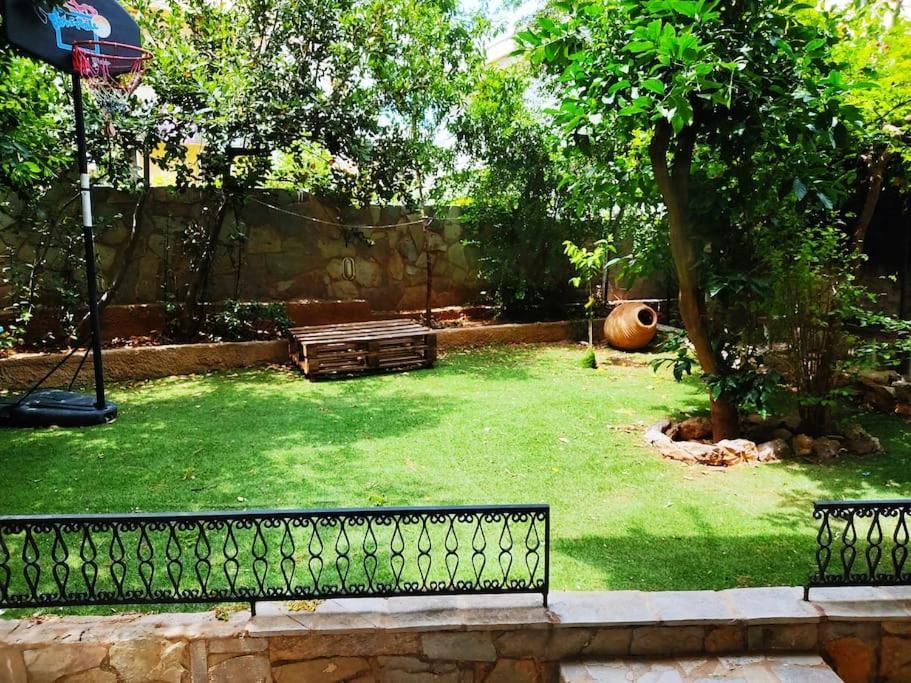 With Private Garden In Alimos *
