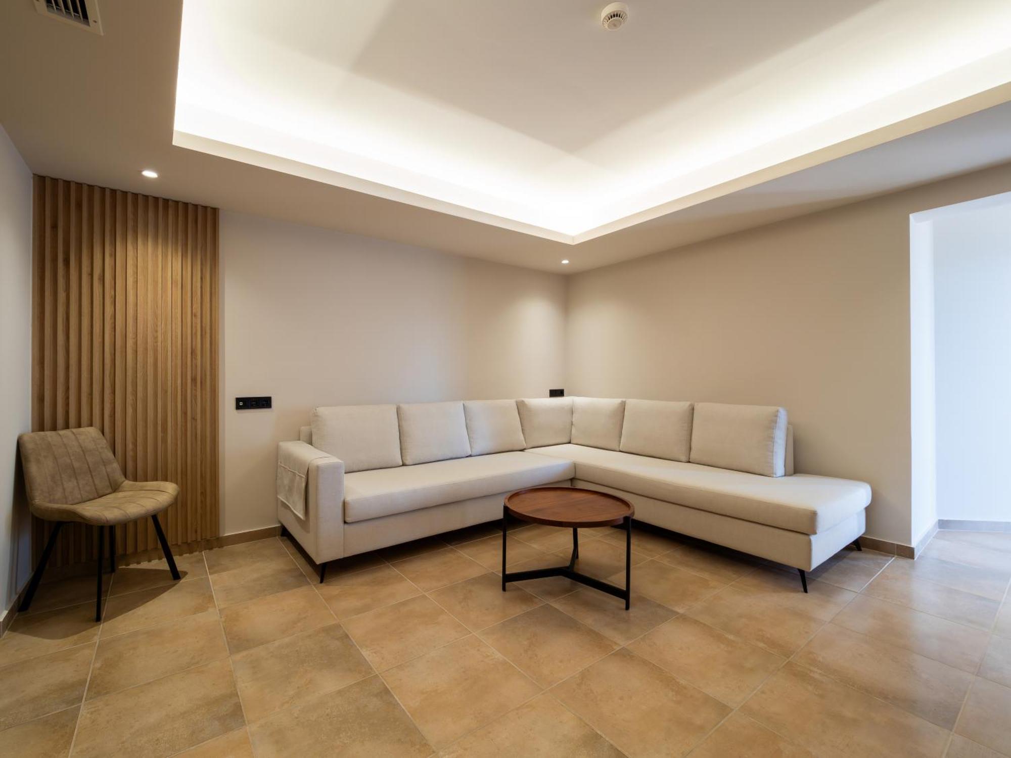Paradise Hotel 4*