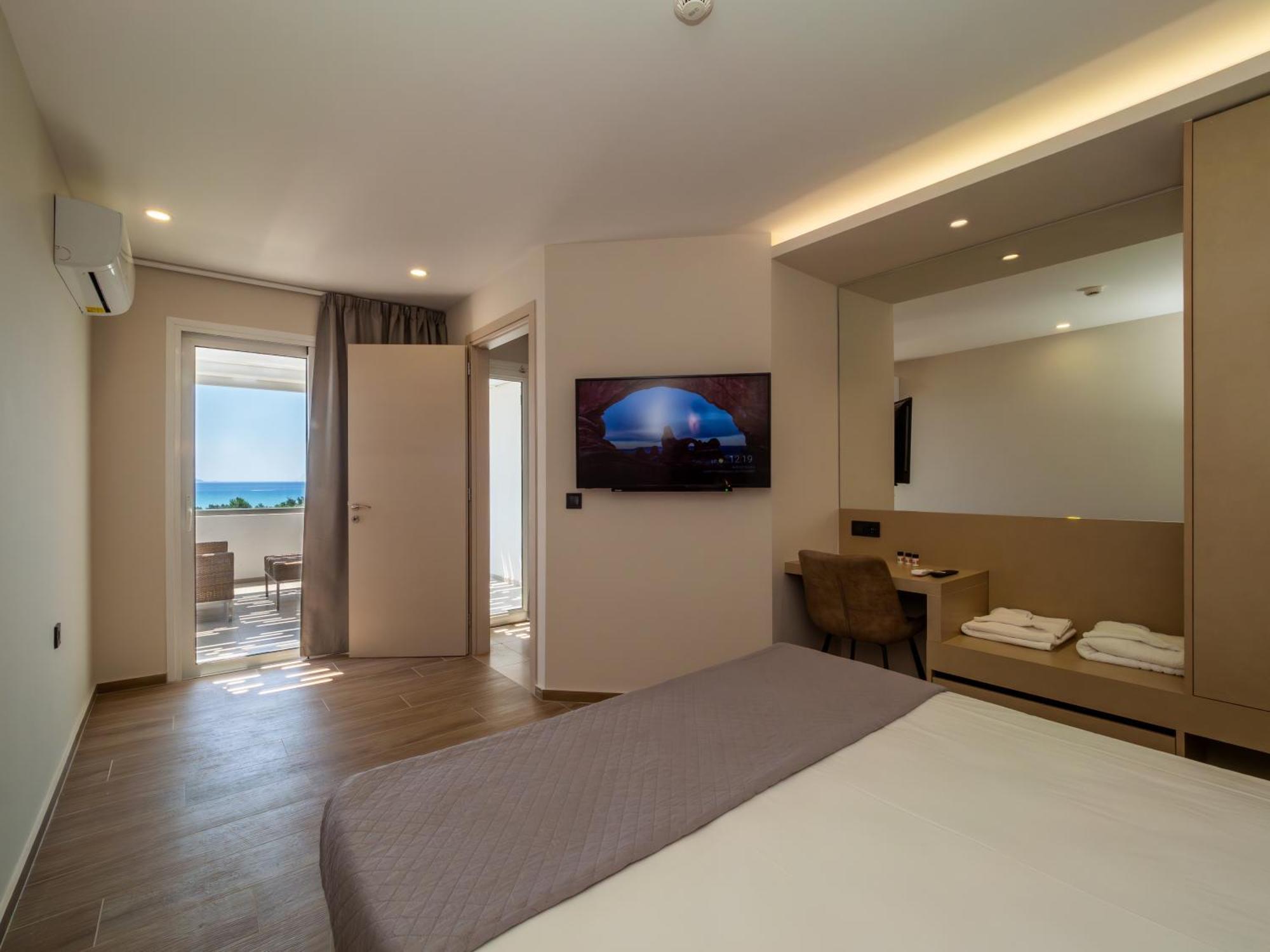 Paradise 4*