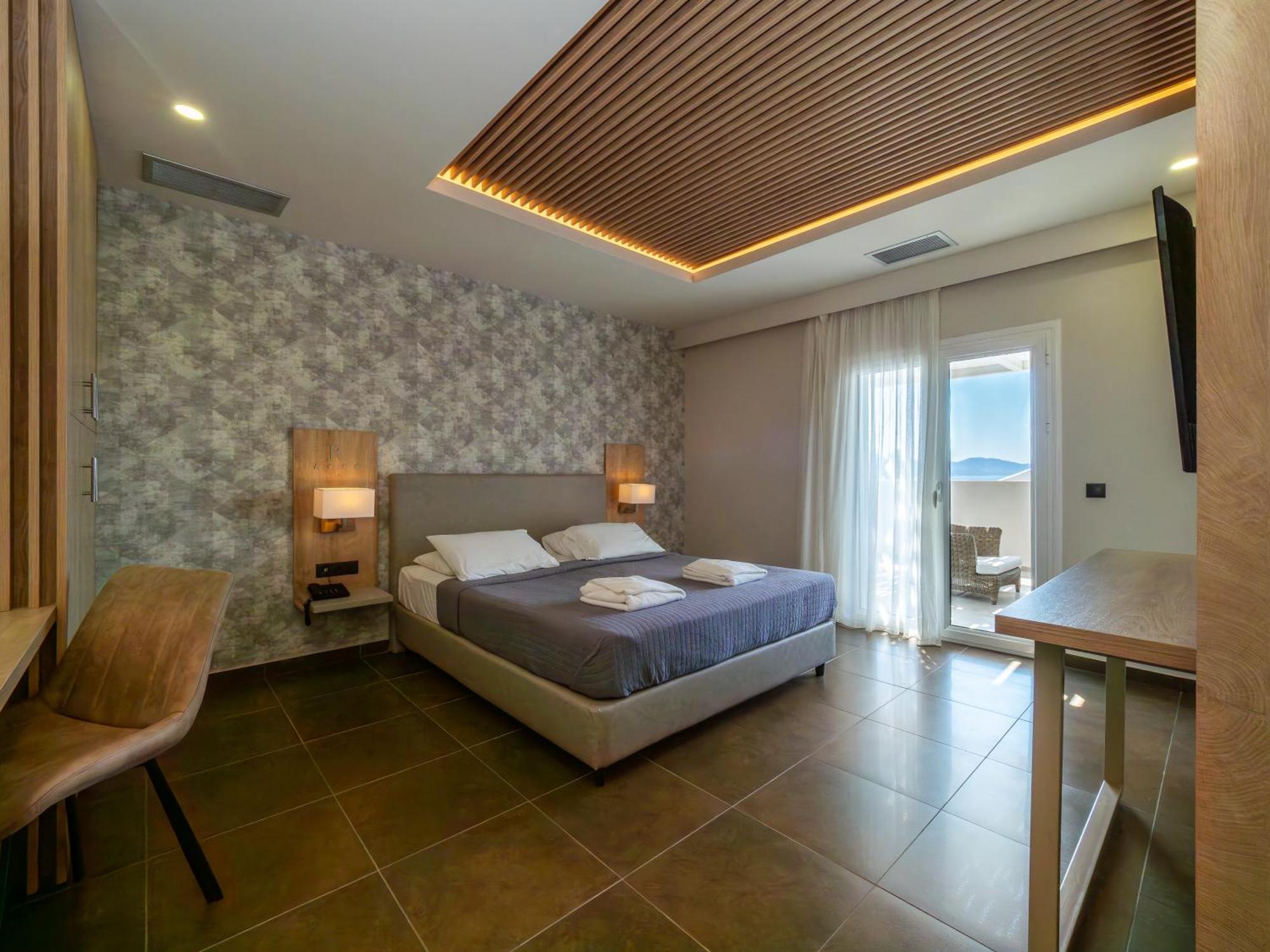 Paradise 4*