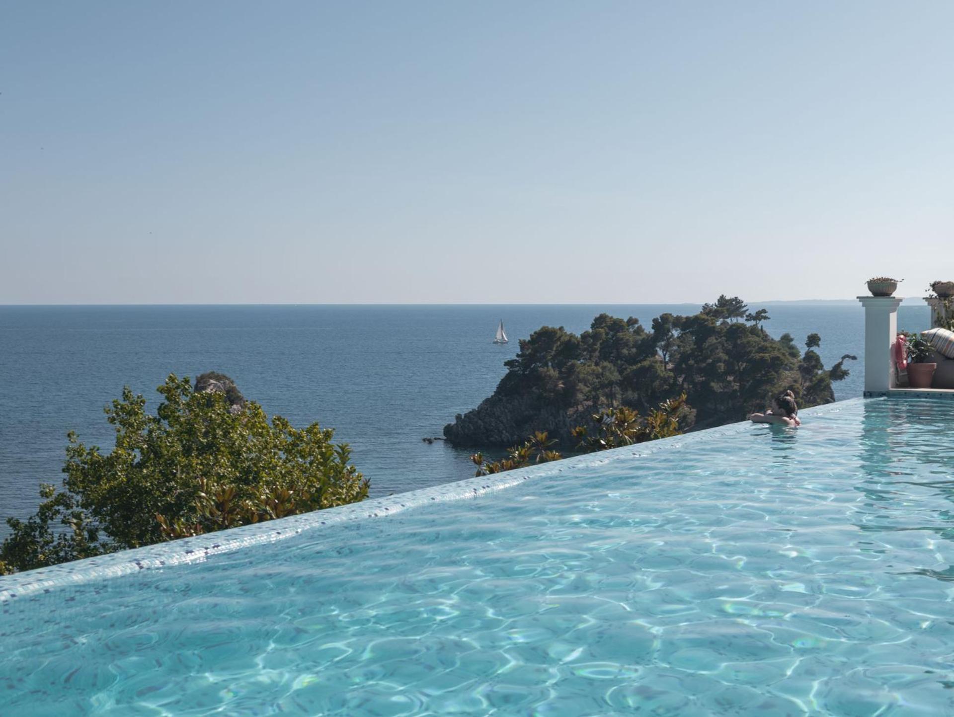 Aparthotel Irida Boutique 3*