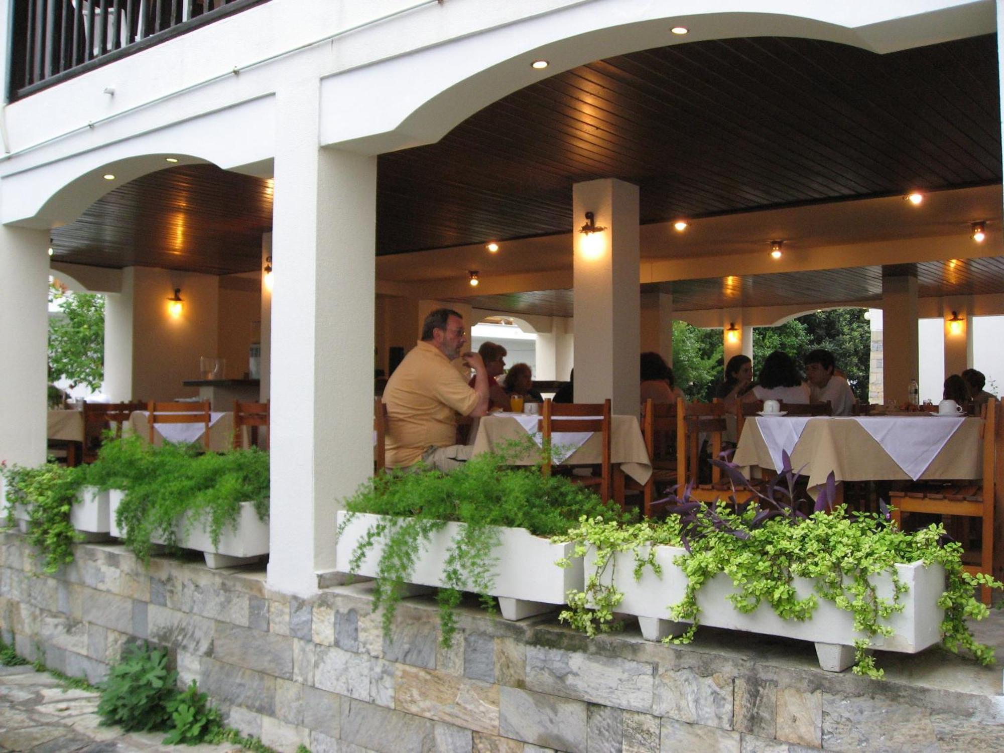 Maro Hotel
