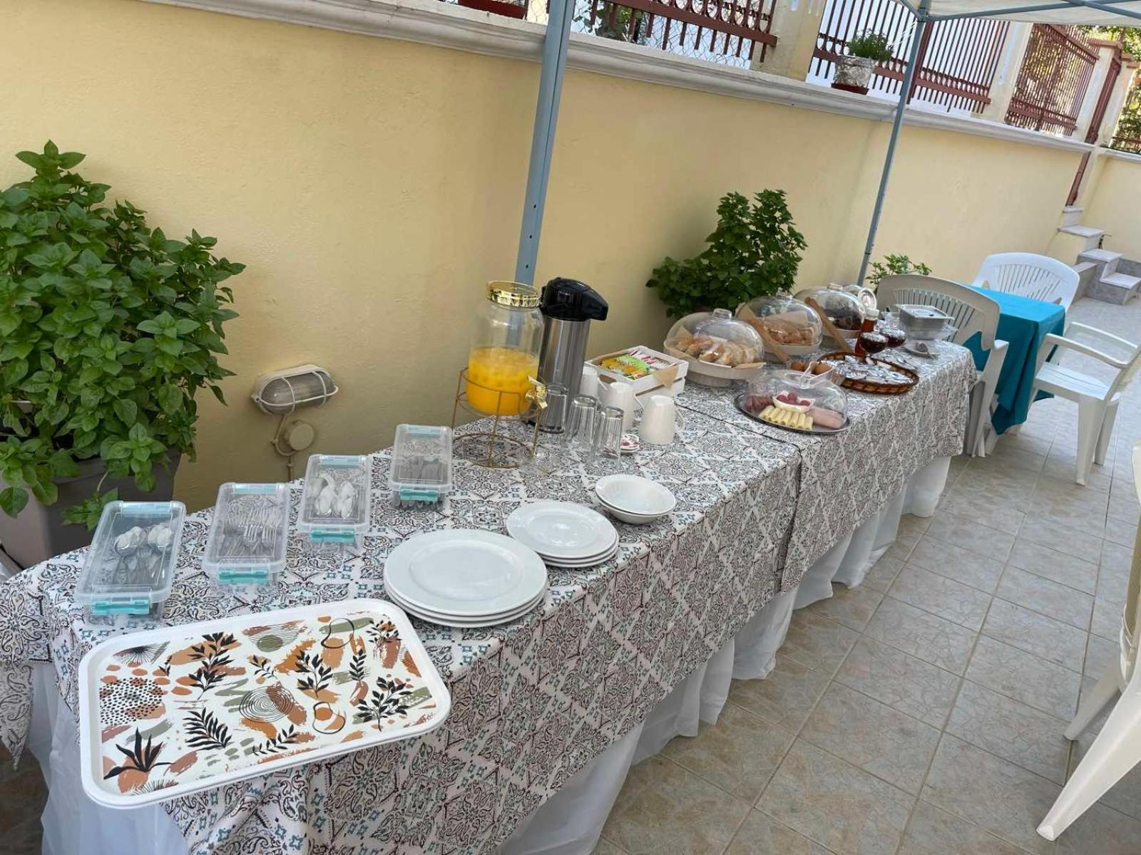 Pinotsi Guest house