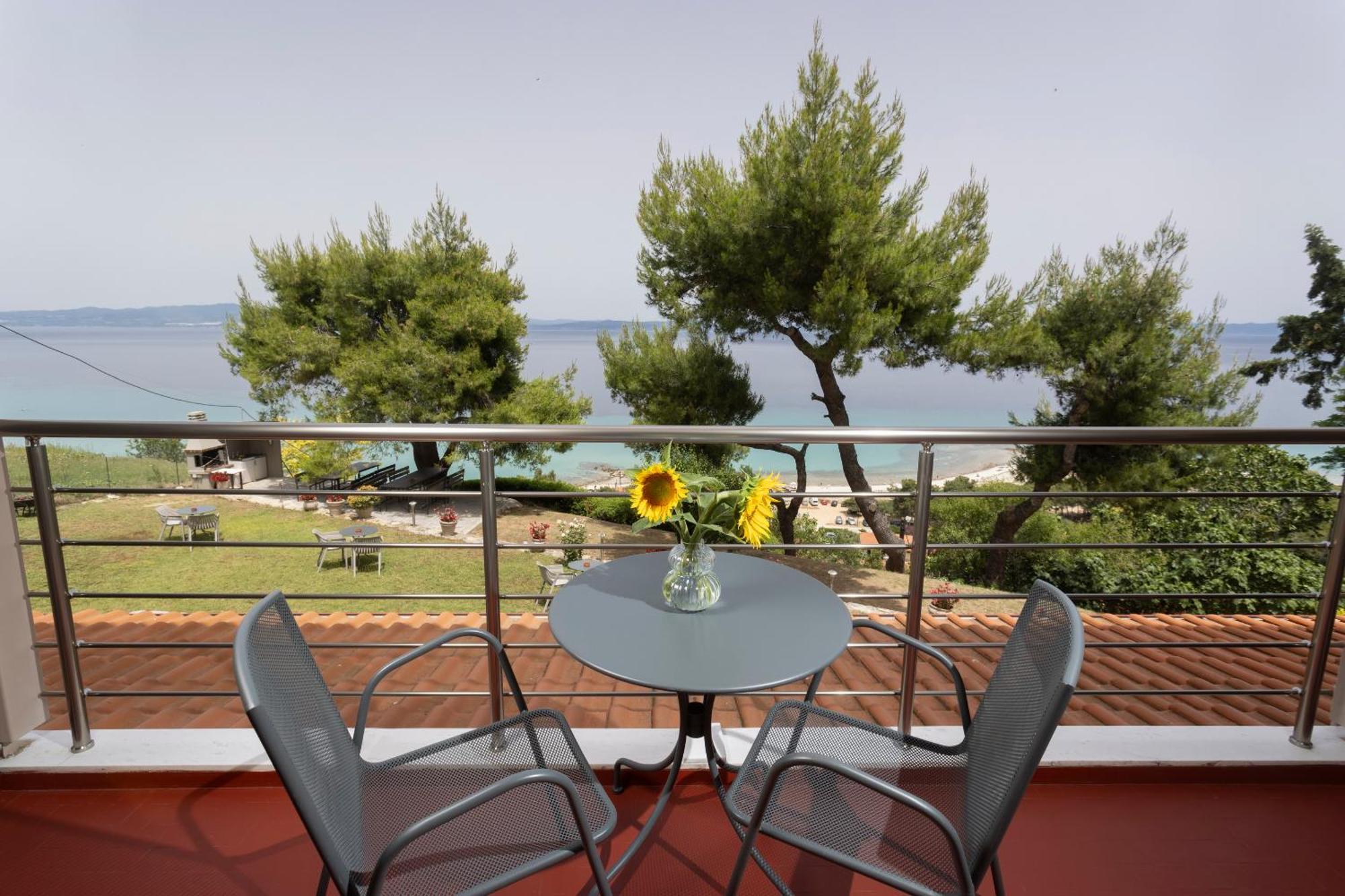 Sea View Apollo & In *