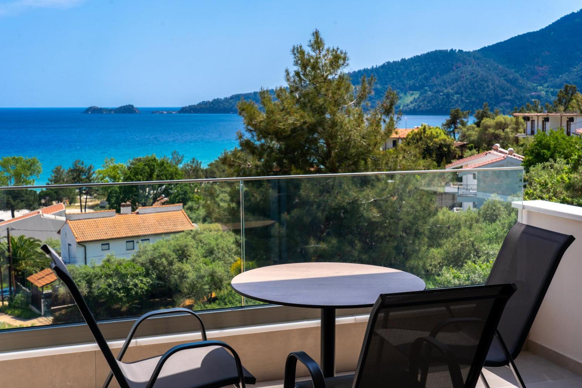 Finikas Thassos Golden