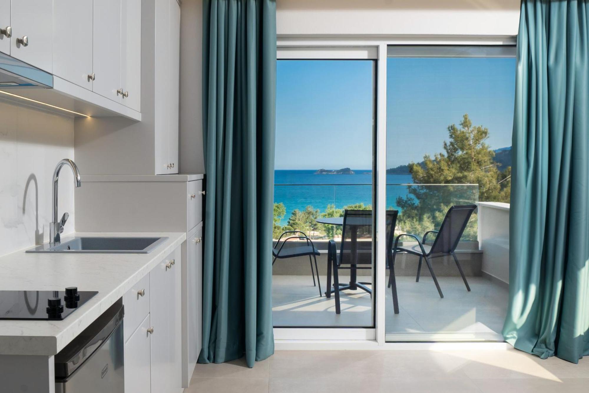 Finikas Thassos Golden *