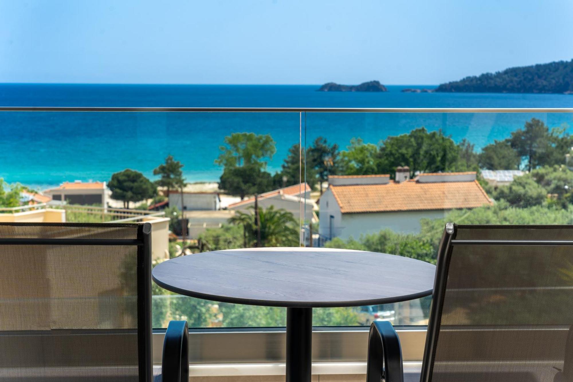Finikas Thassos Golden