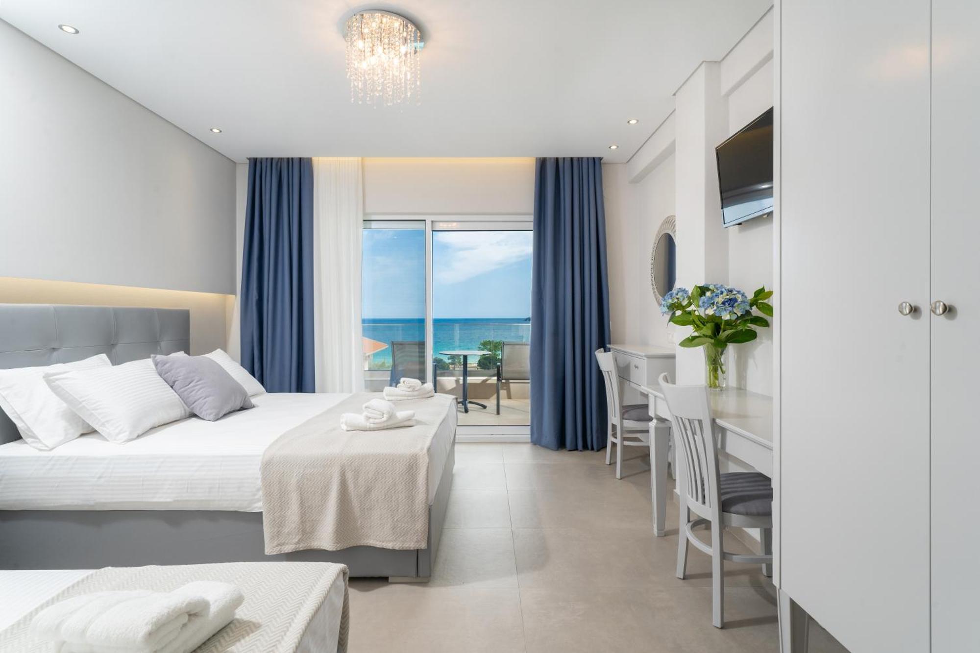 Finikas Thassos Golden