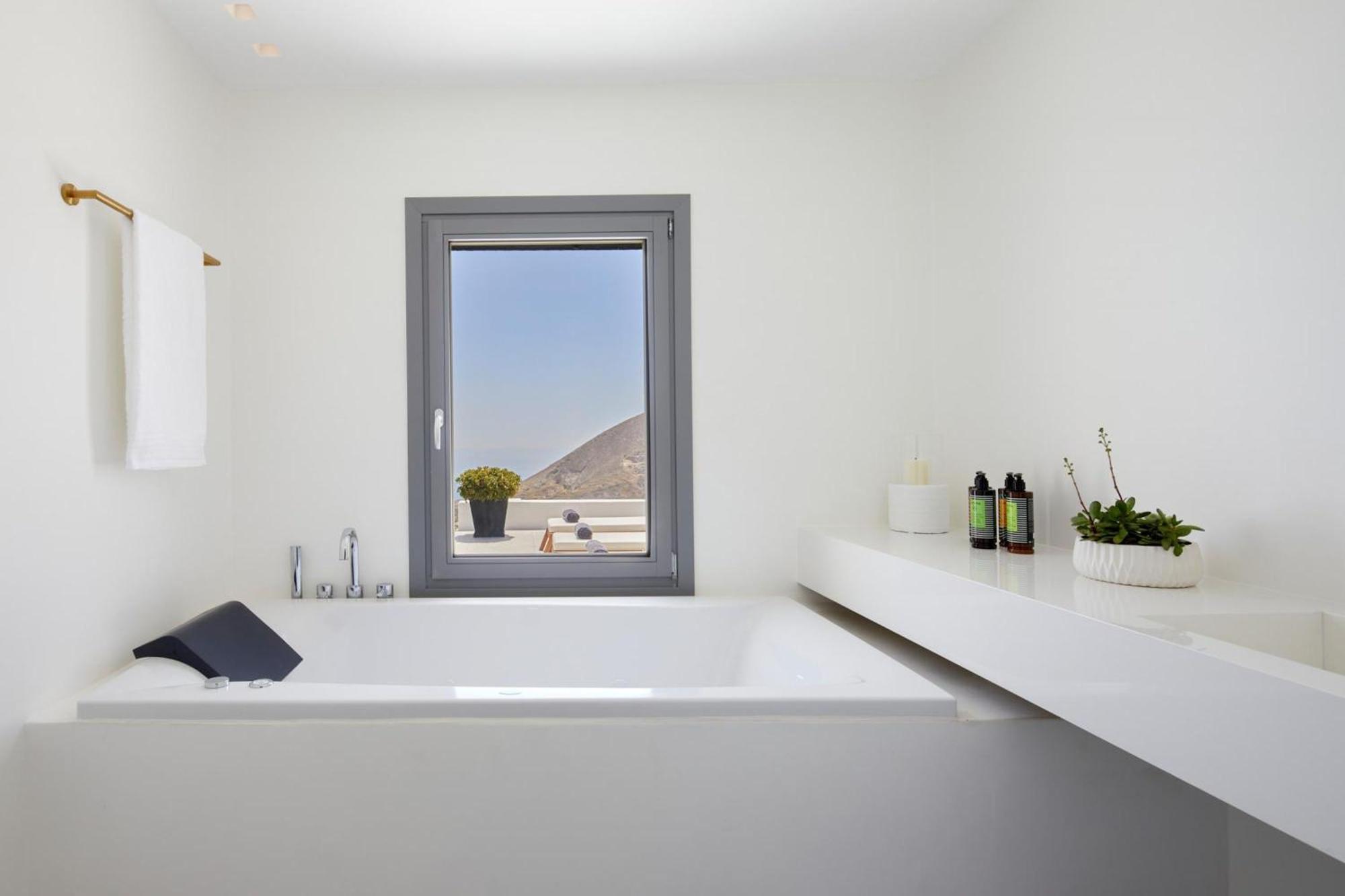 Kamini White I Villa Fira (Santorini)