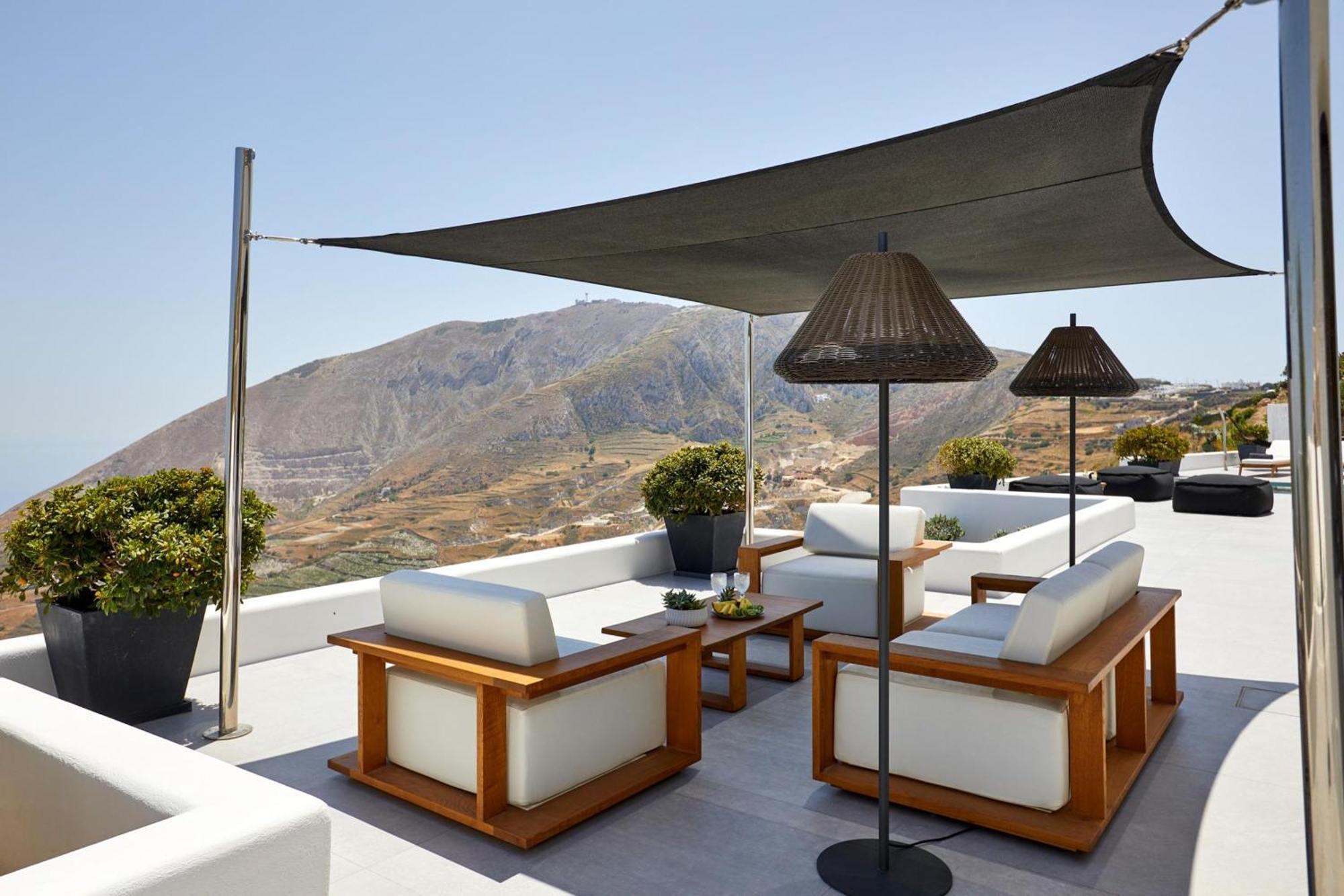 Kamini White I * Fira (Santorini)