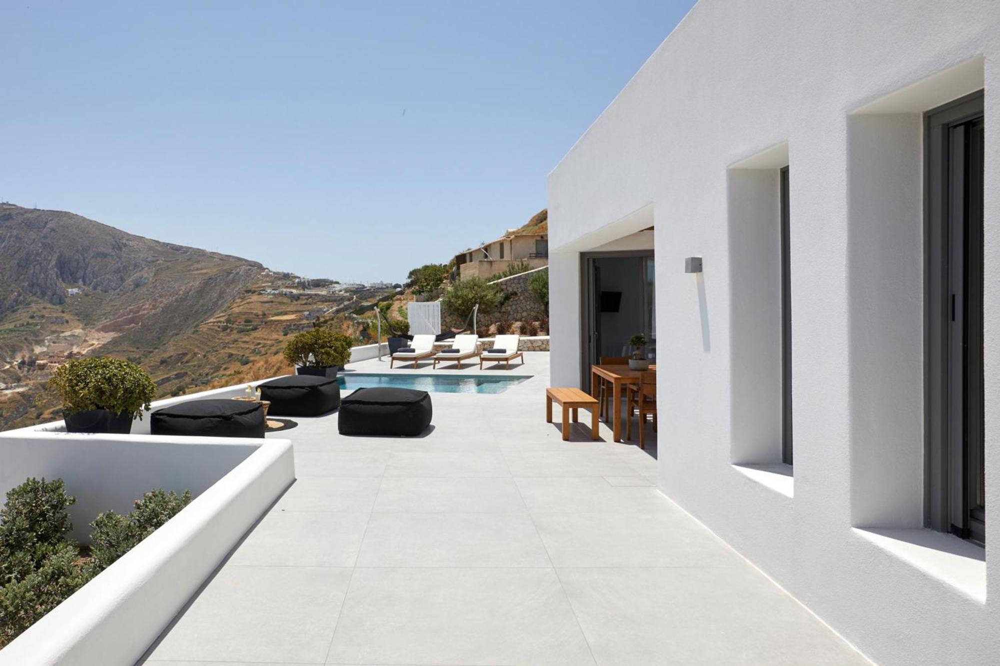 Kamini White I Fira (Santorini)