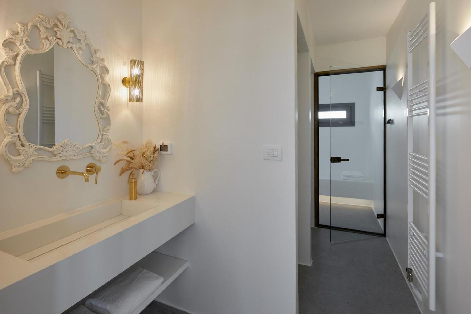 Kamini White I Villa Fira (Santorini)