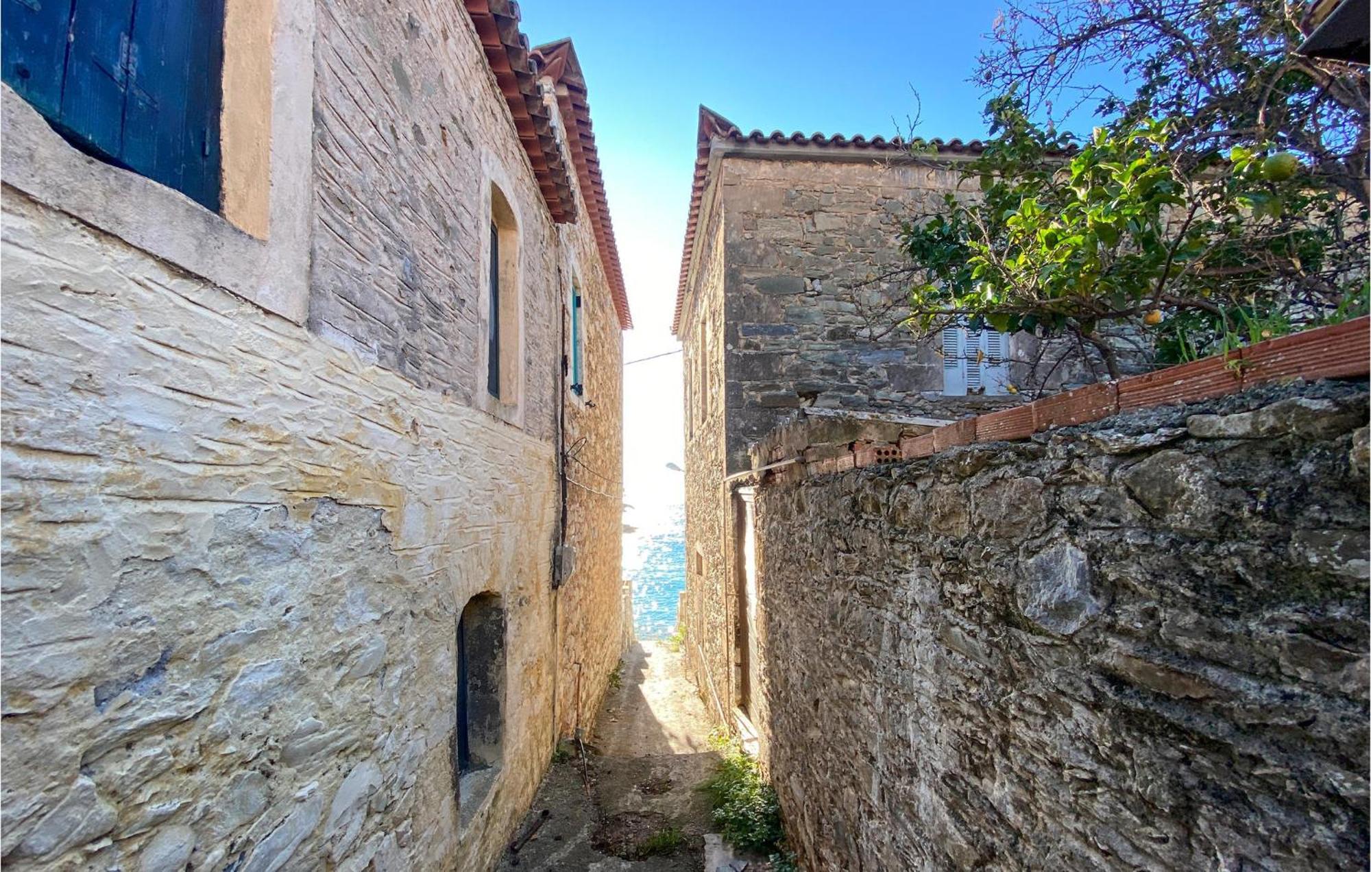 Lovely In Agios Dimitrios Mani With Kitchen *