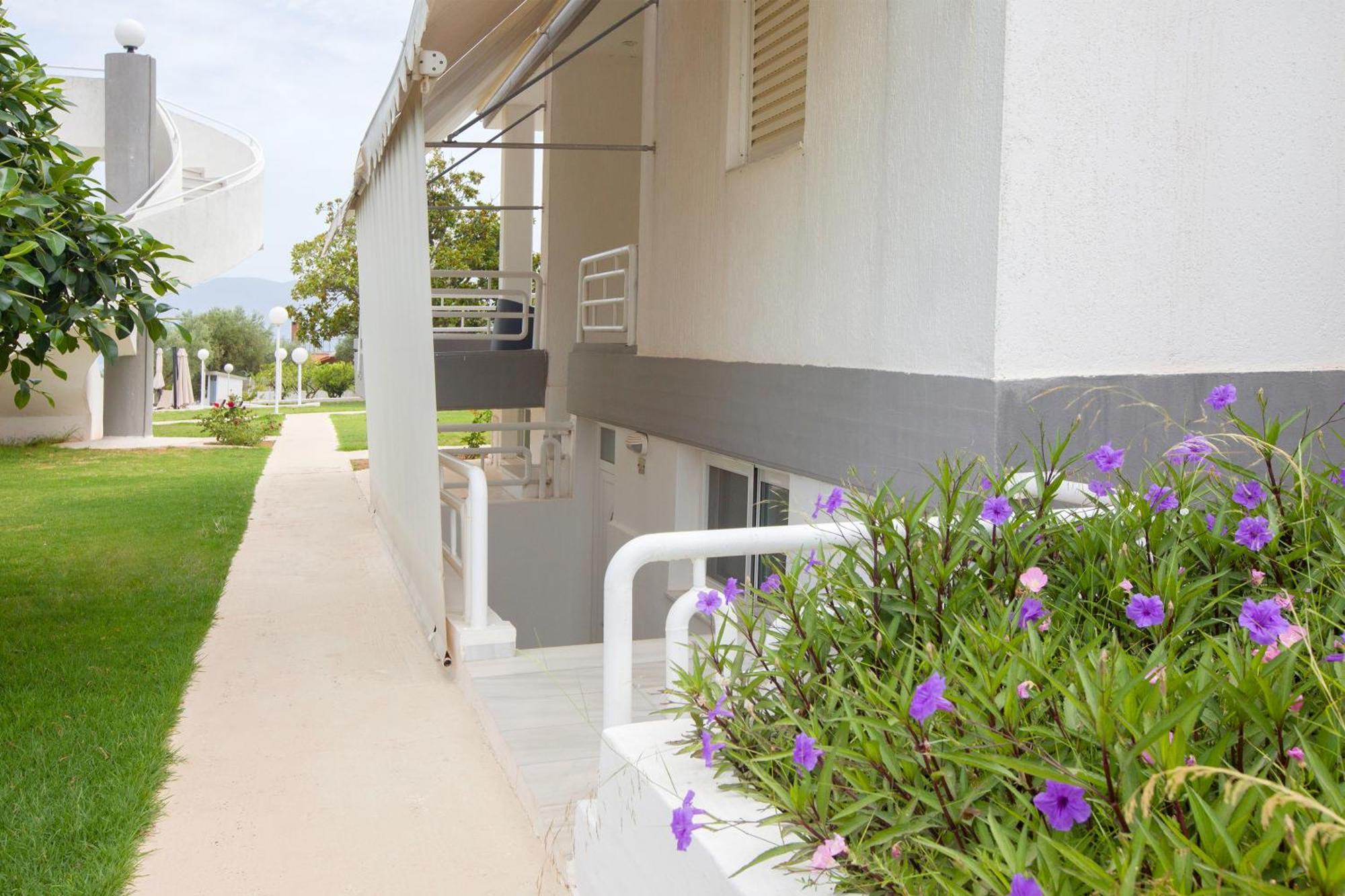 Blue Marine Village Hotel *