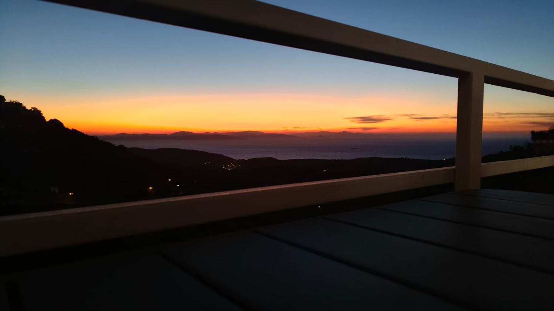 Enjoy A Wondeful Sunset From A Traditional House-aggelos Apartment