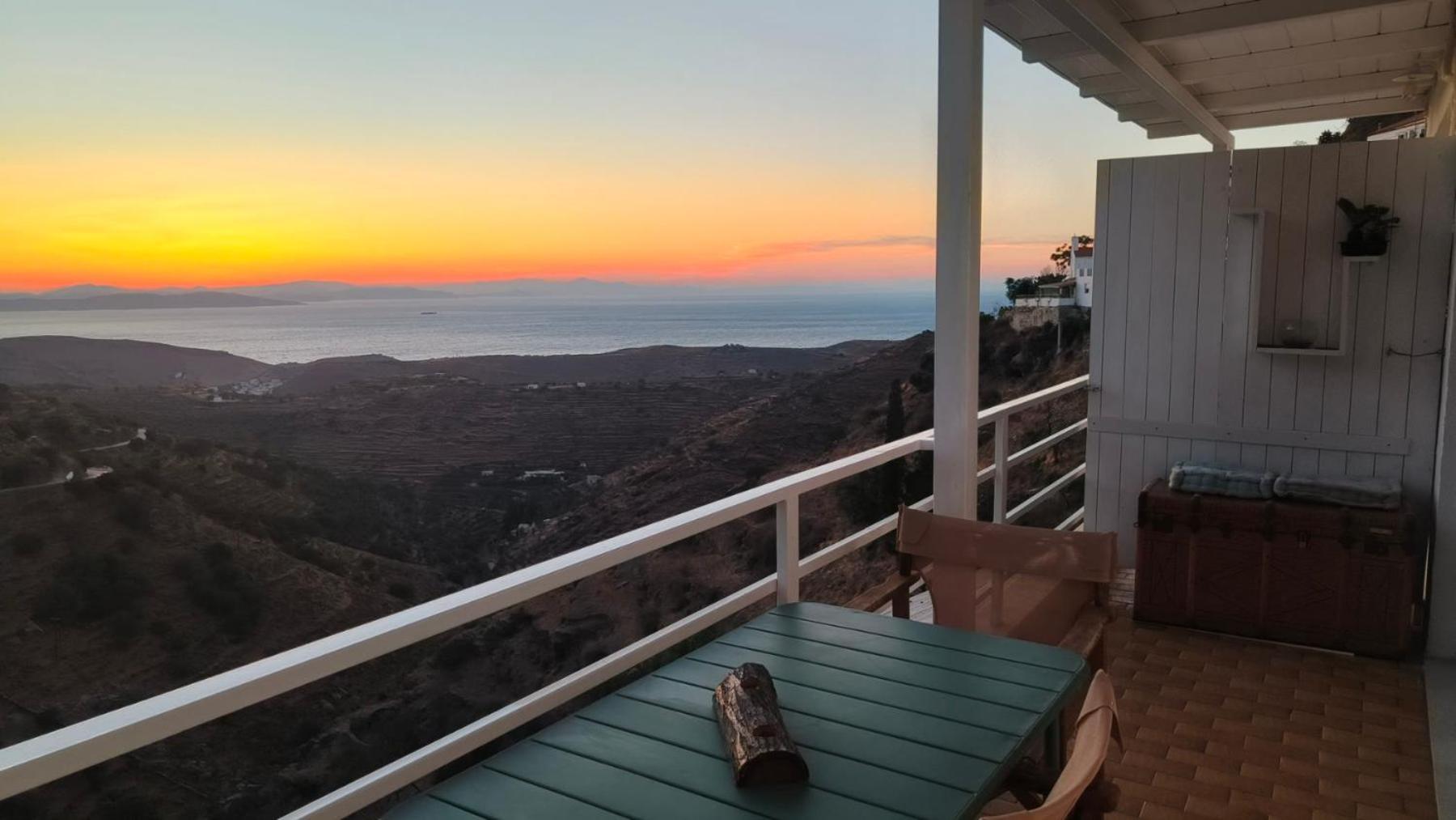 Enjoy A Wondeful Sunset From A Traditional House-aggelos Apartment