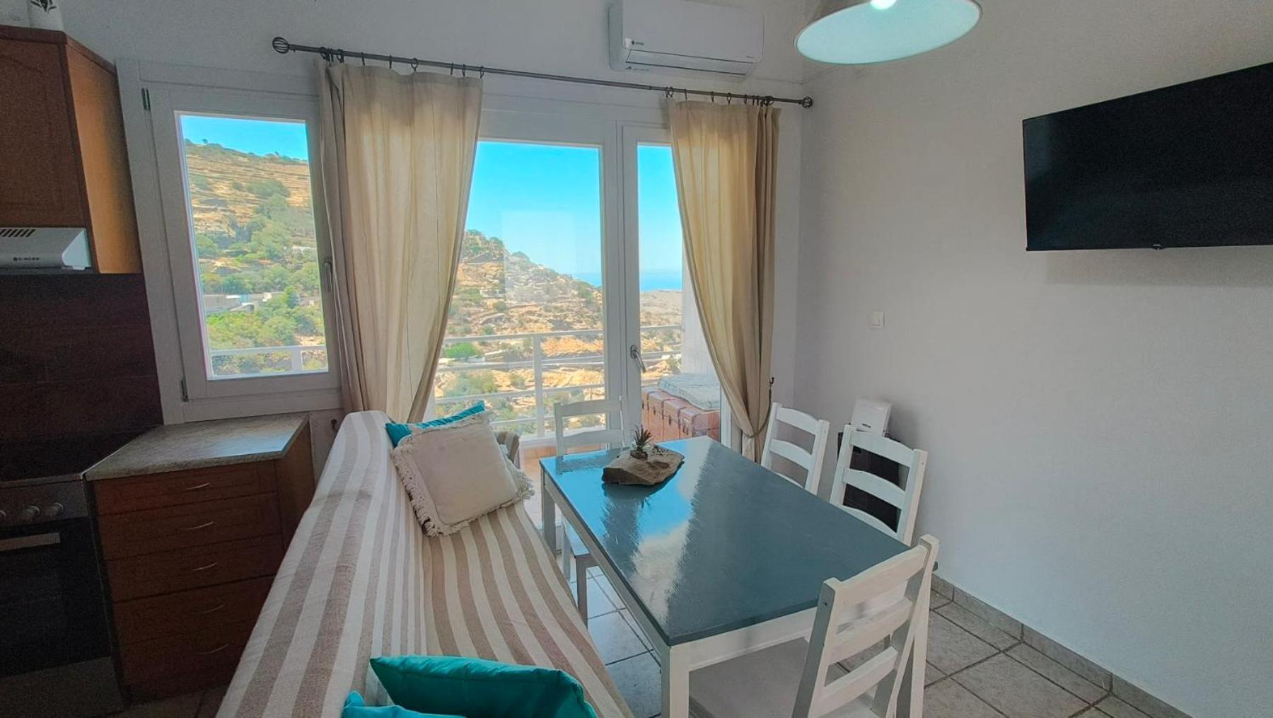 Enjoy A Wondeful Sunset From A Traditional House-aggelos Apartment Ioulis