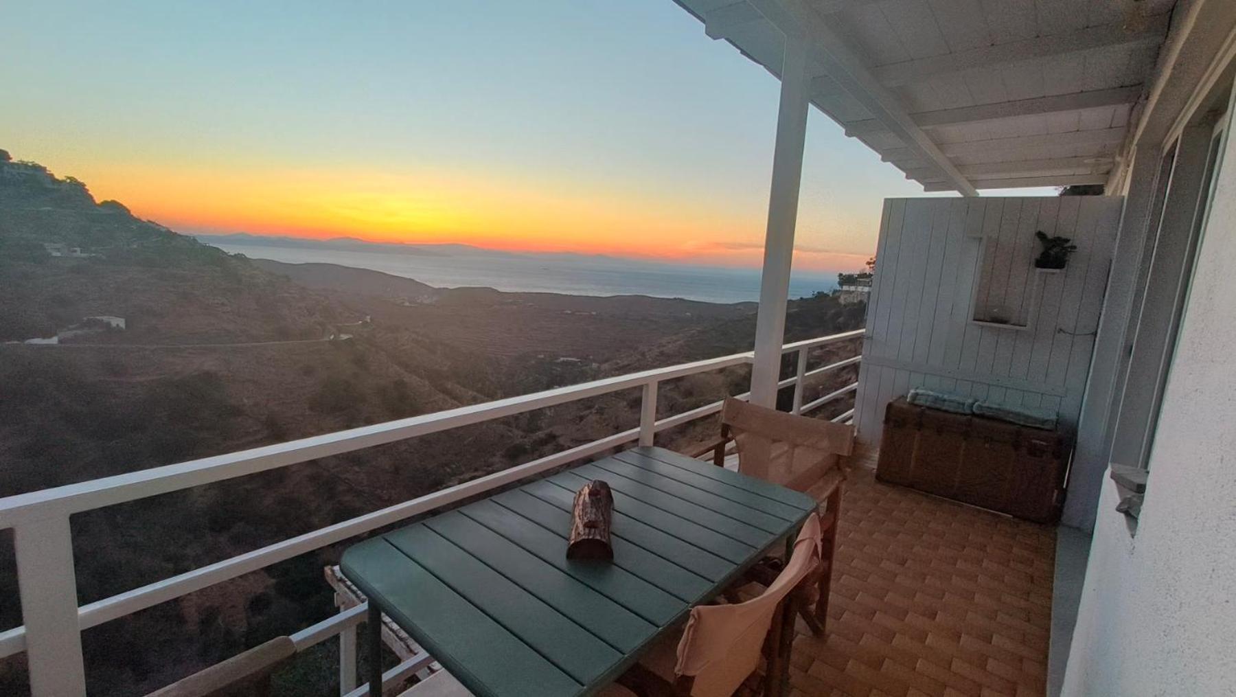 Apartment Enjoy A Wondeful Sunset From A Traditional House-aggelos Ioulis