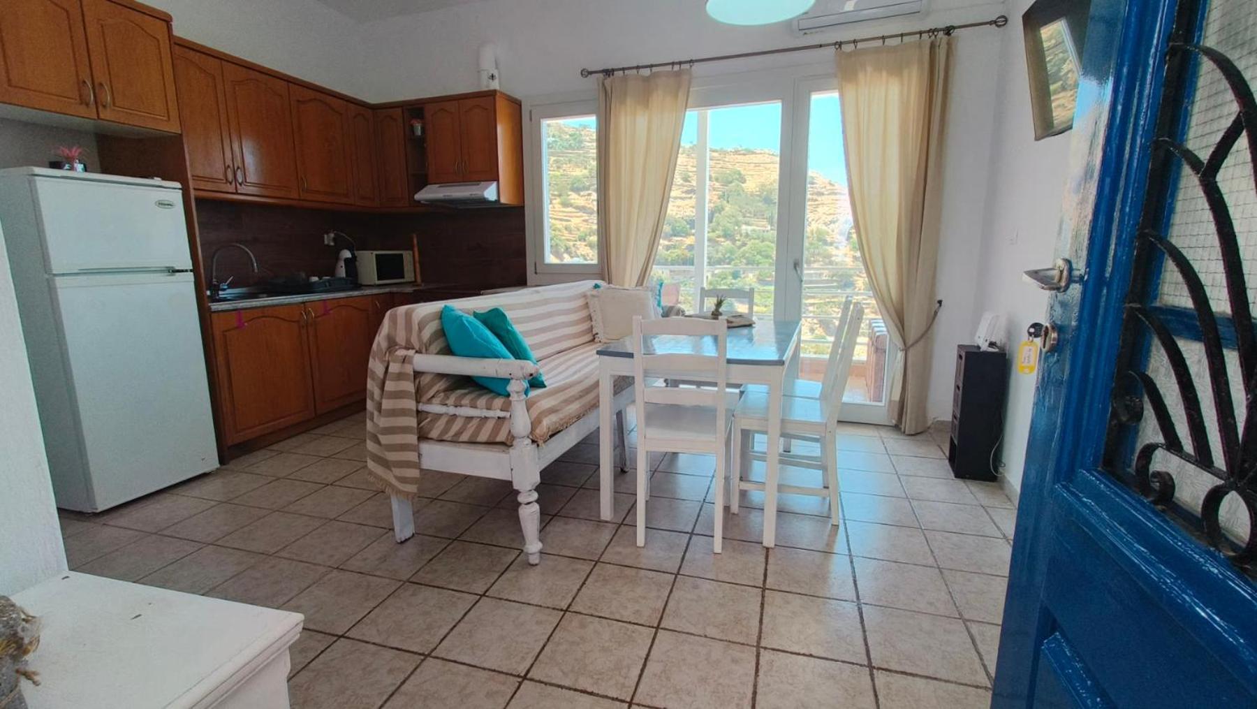 Apartment Enjoy A Wondeful Sunset From A Traditional House-aggelos