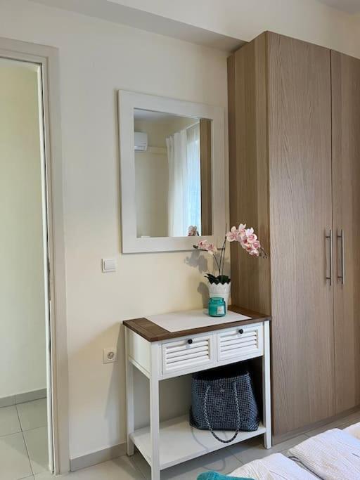 Colibri Seafront With Pool Villa *