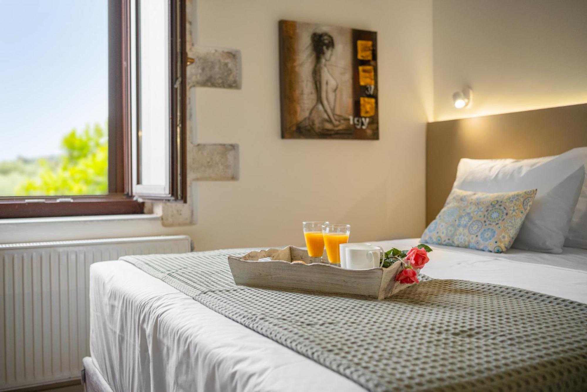 The Olive Mill House - Luxe Villa, Classic Charm *