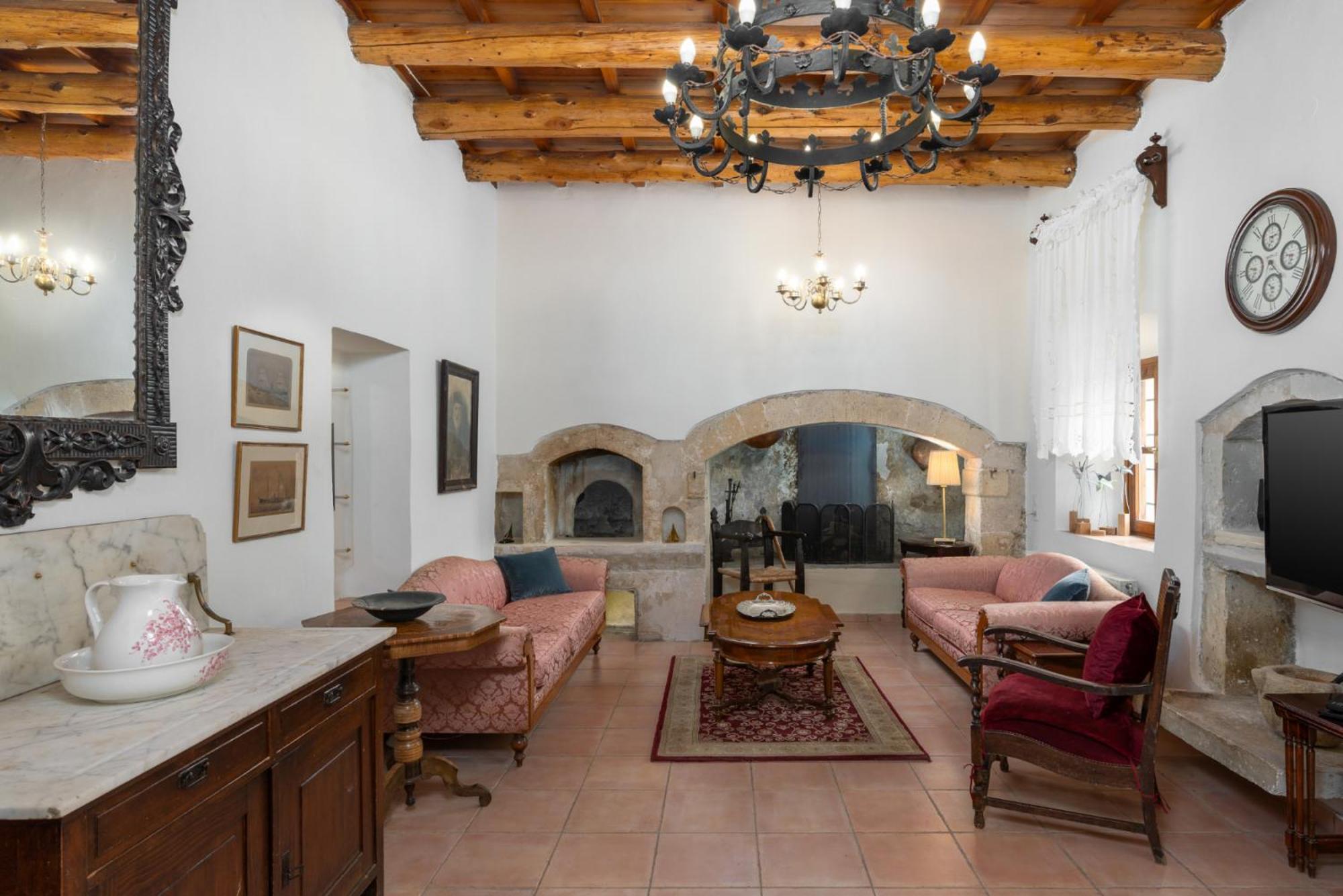The Olive Mill House - Luxe Villa, Classic Charm *
