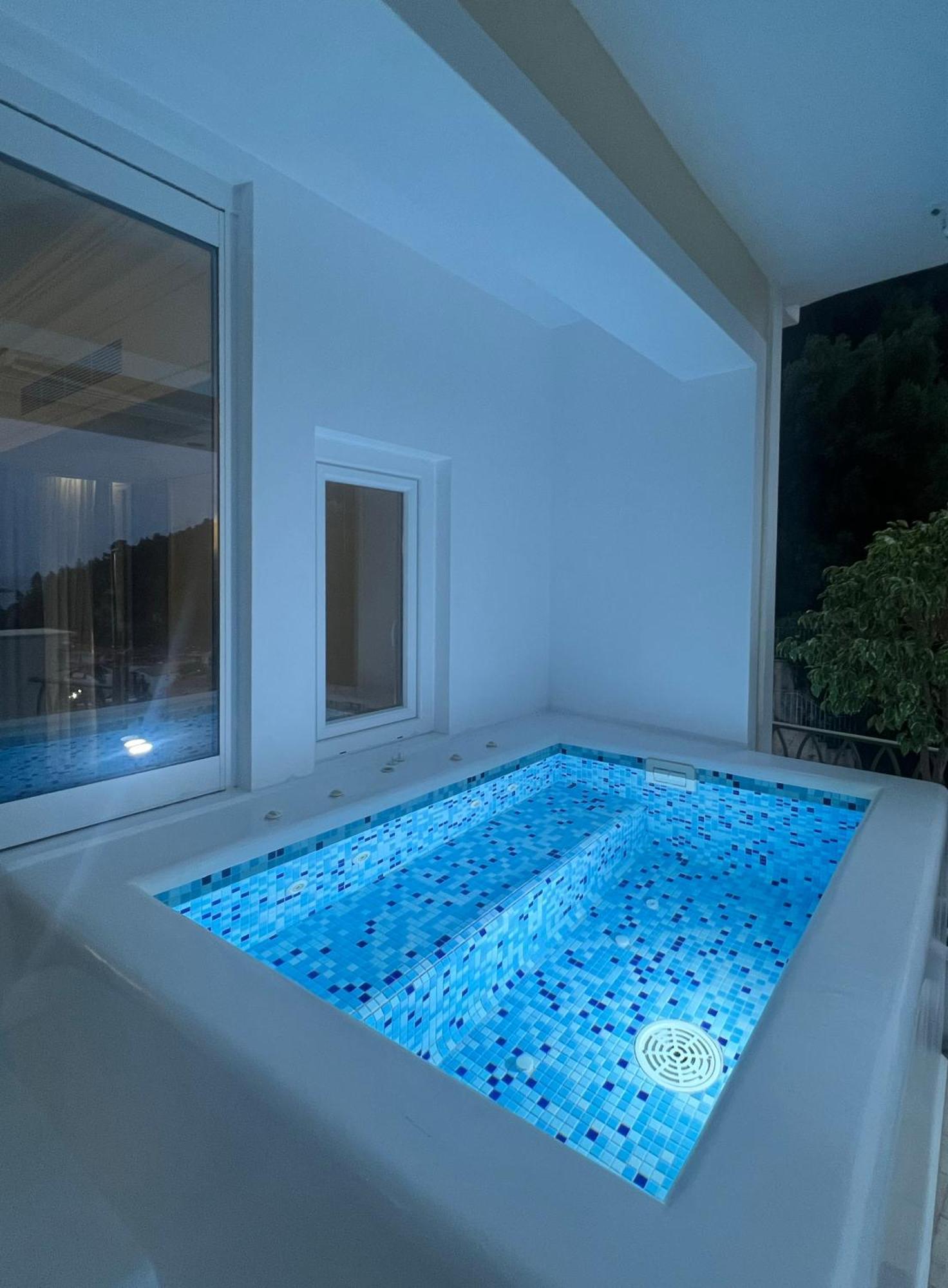 Irida Boutique Aparthotel 3*