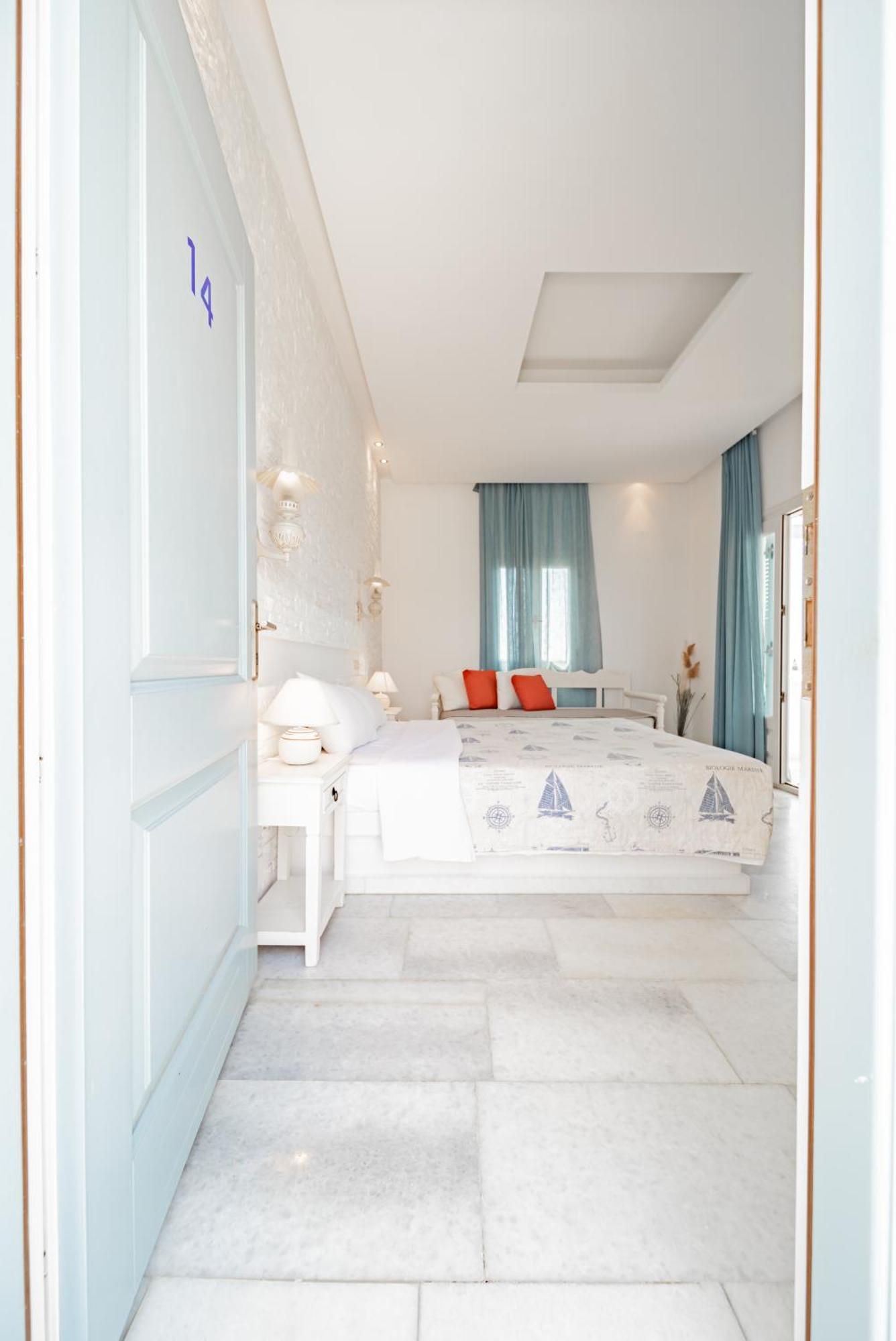 Apartment Agia Anna Living