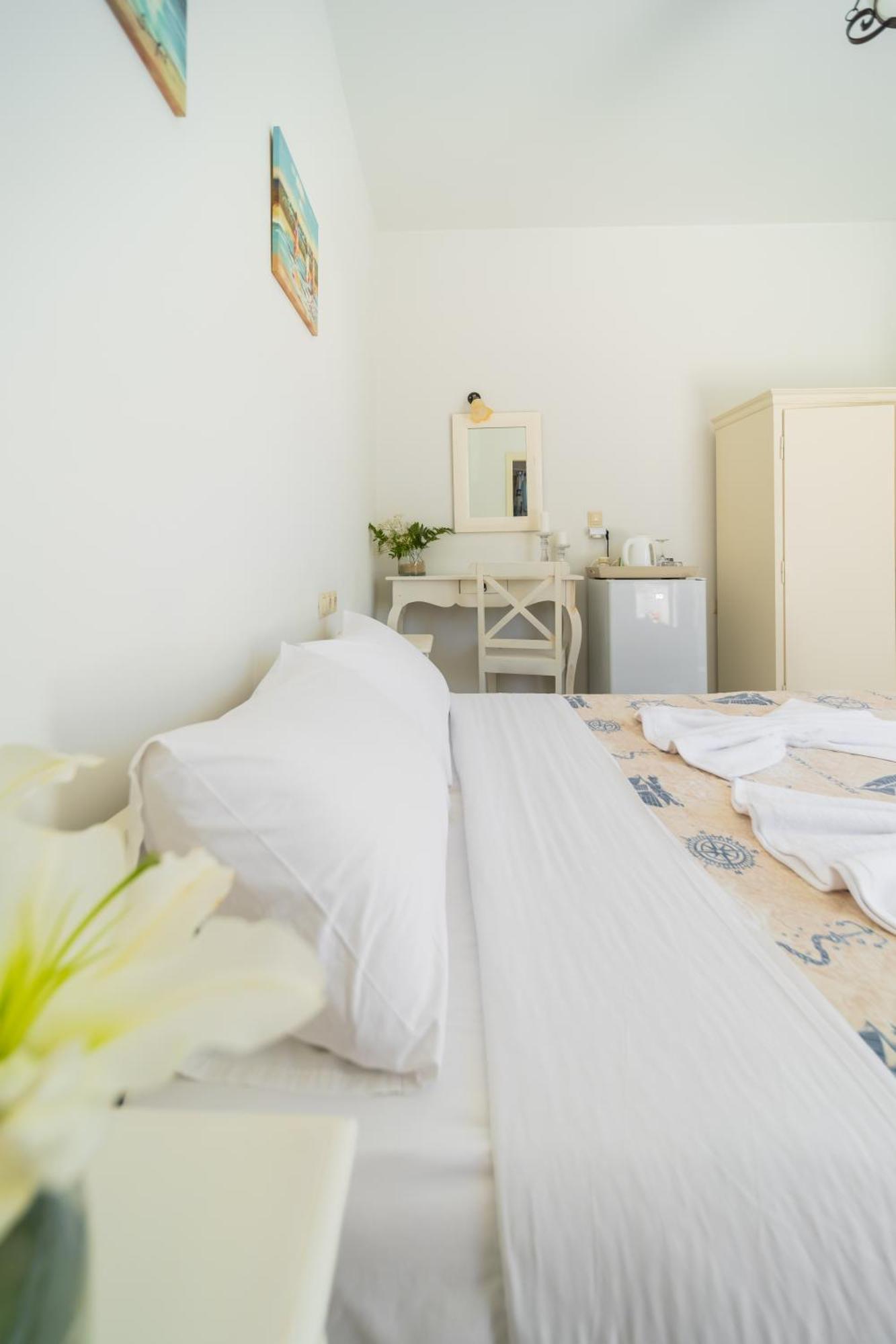 Agia Anna Living