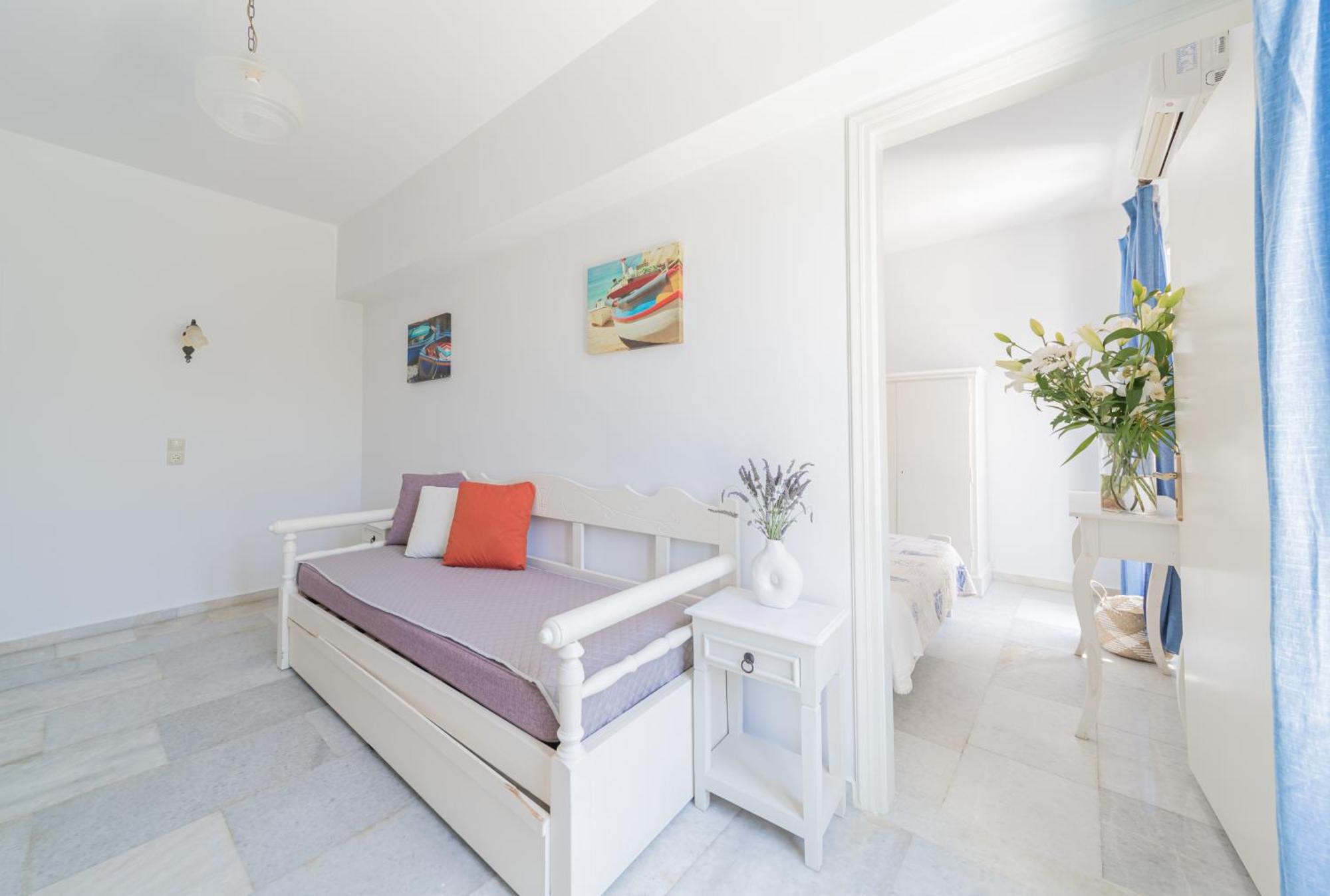Apartment Agia Anna Living *