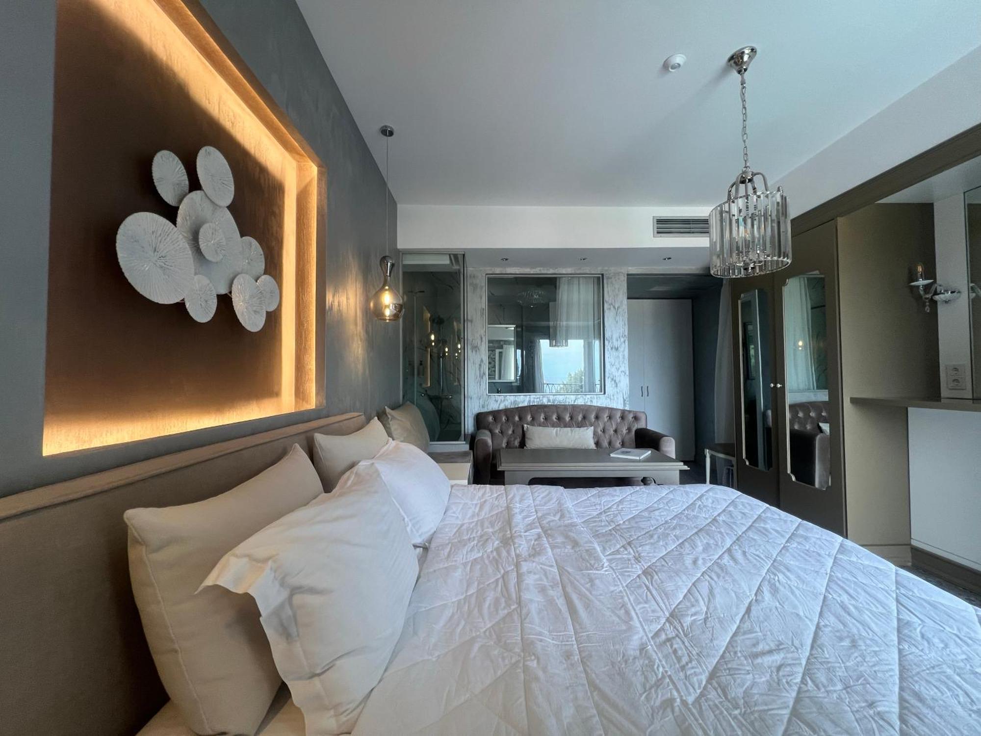 Irida Boutique Aparthotel 3*