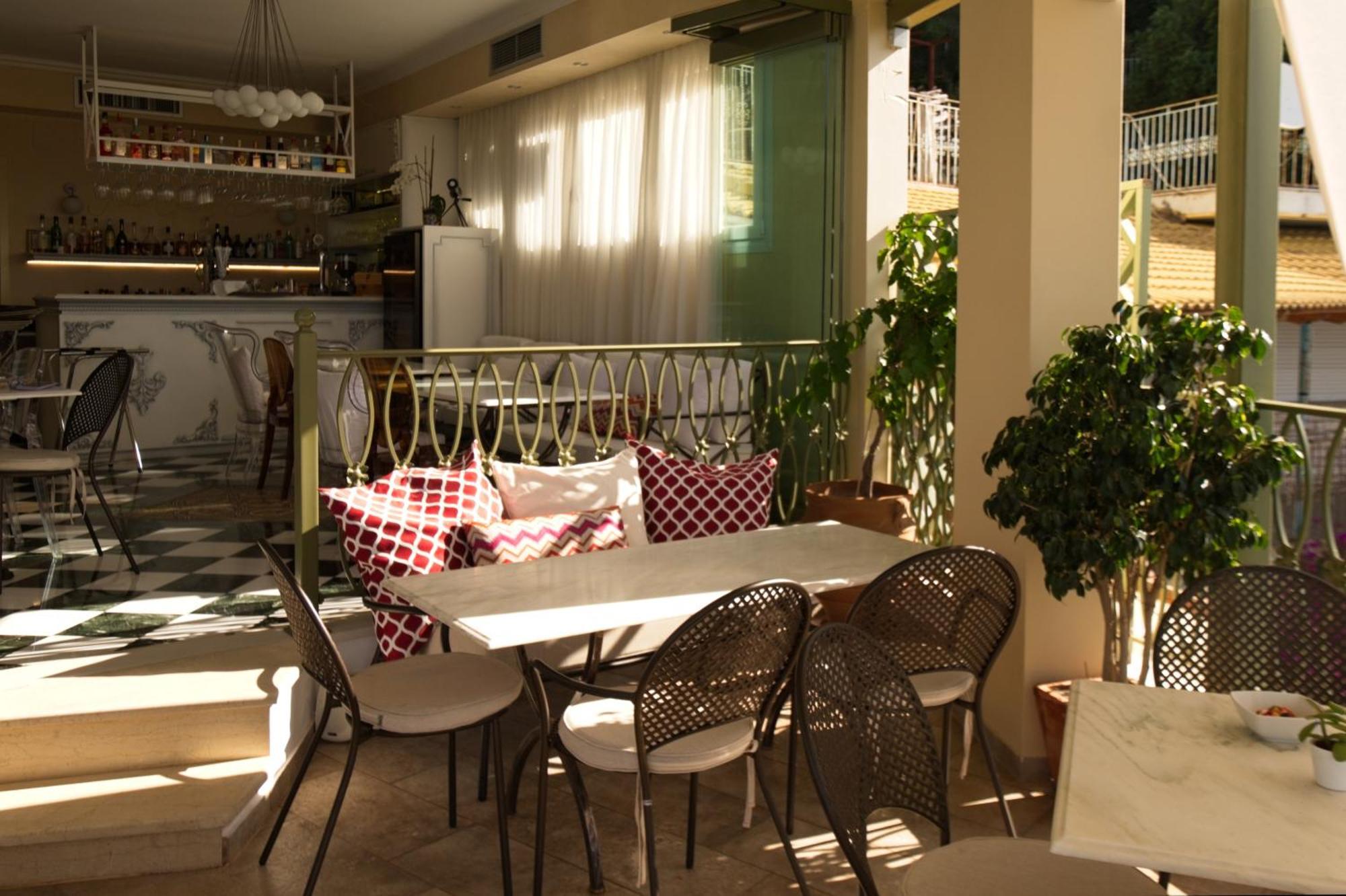 Aparthotel Irida Boutique 3*