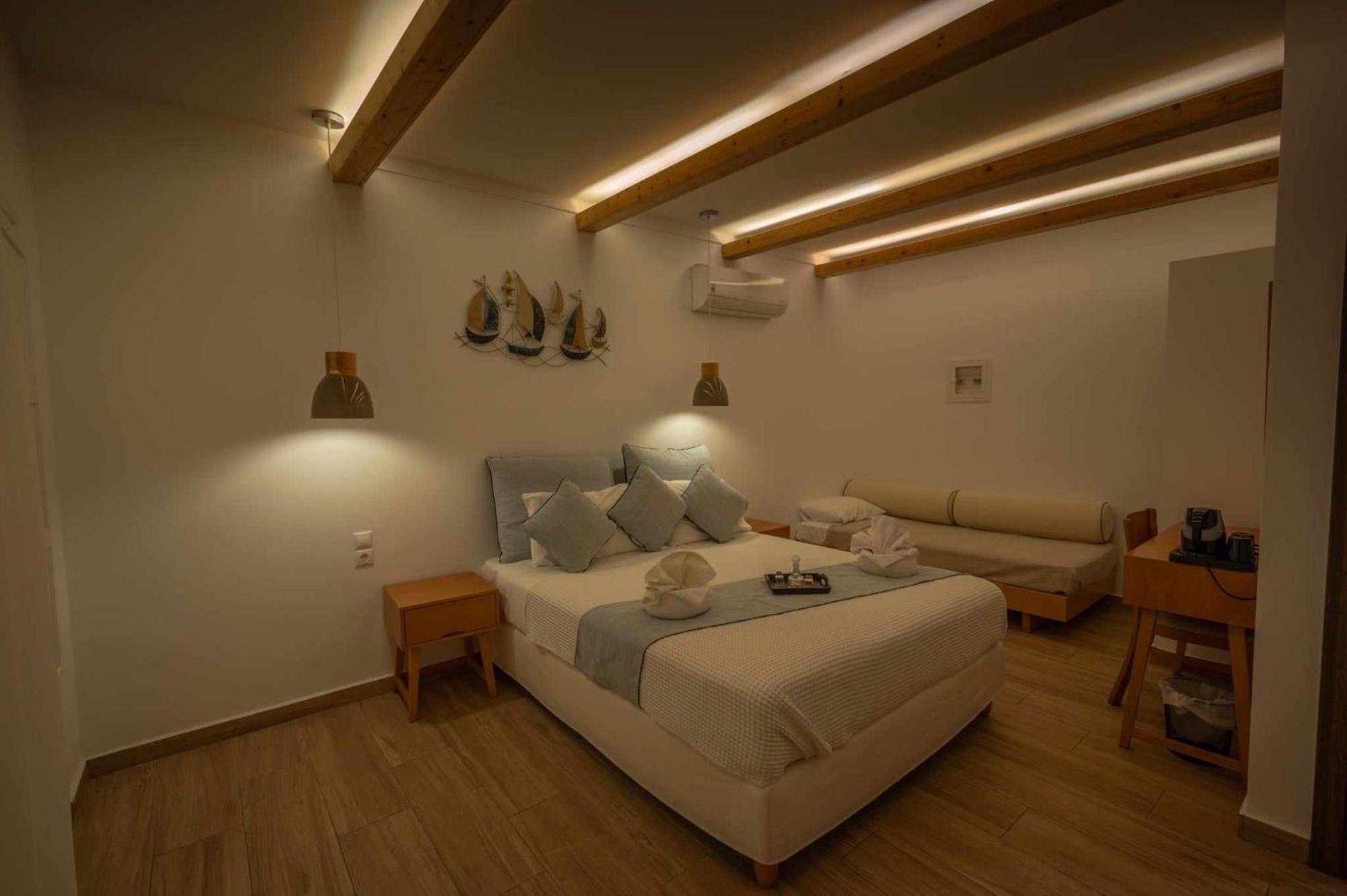 Karidis Hotel Kamari (Santorini)