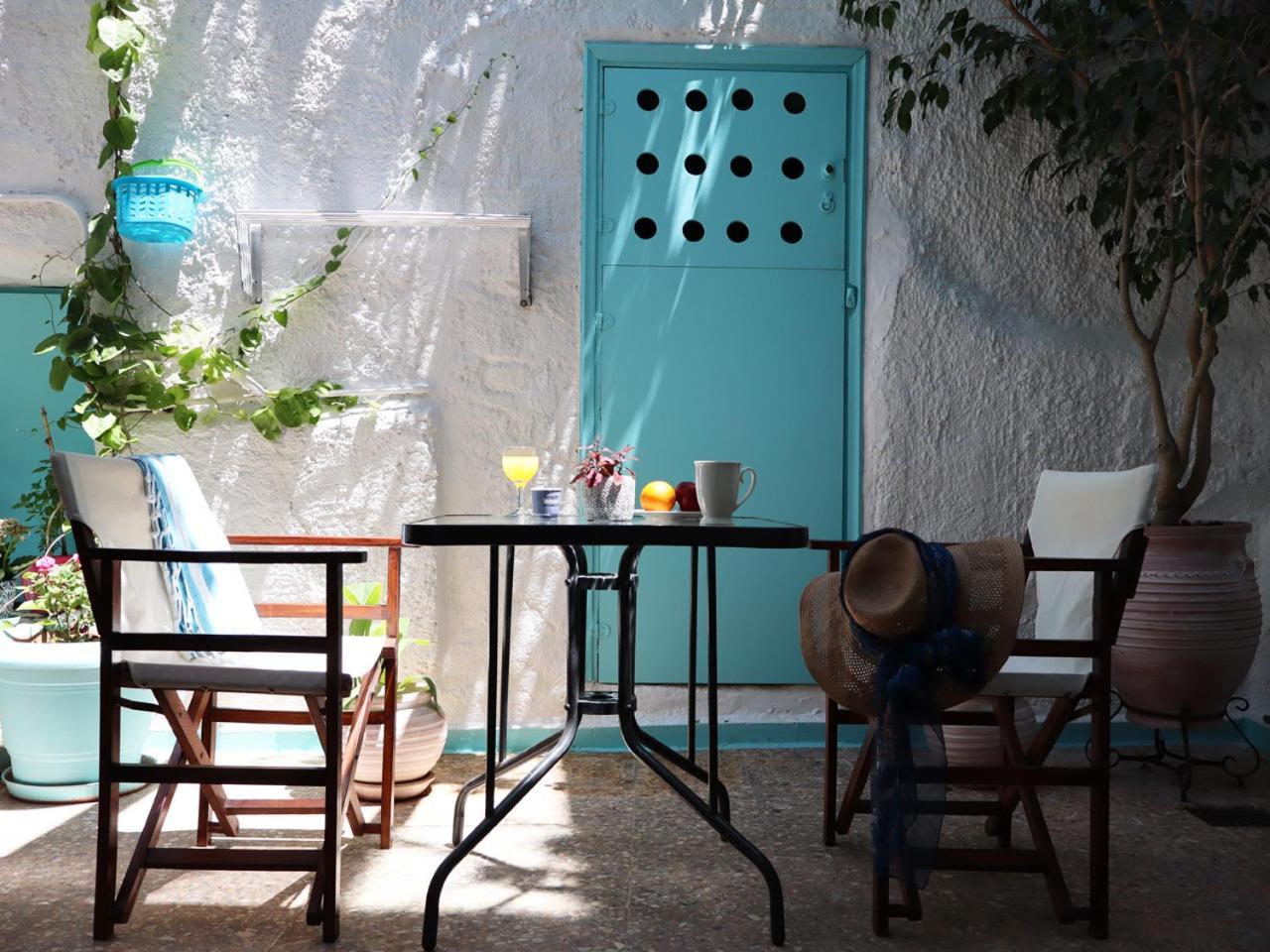 Tasoula Guest House 3*