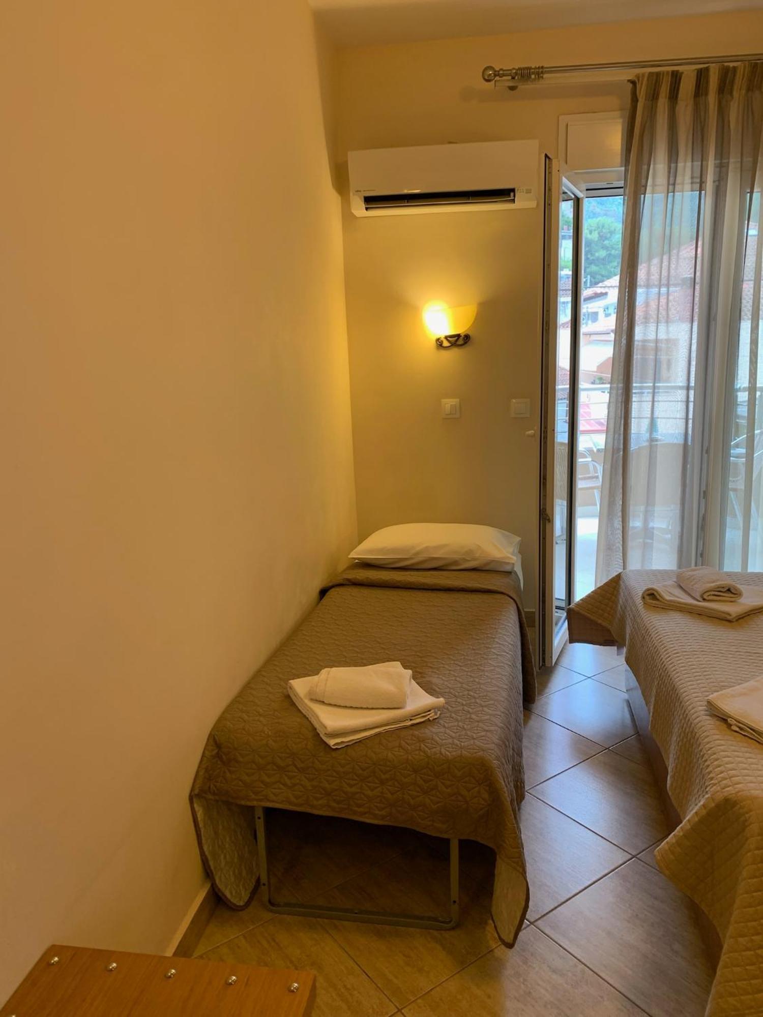 Apartment Stefania 2 *