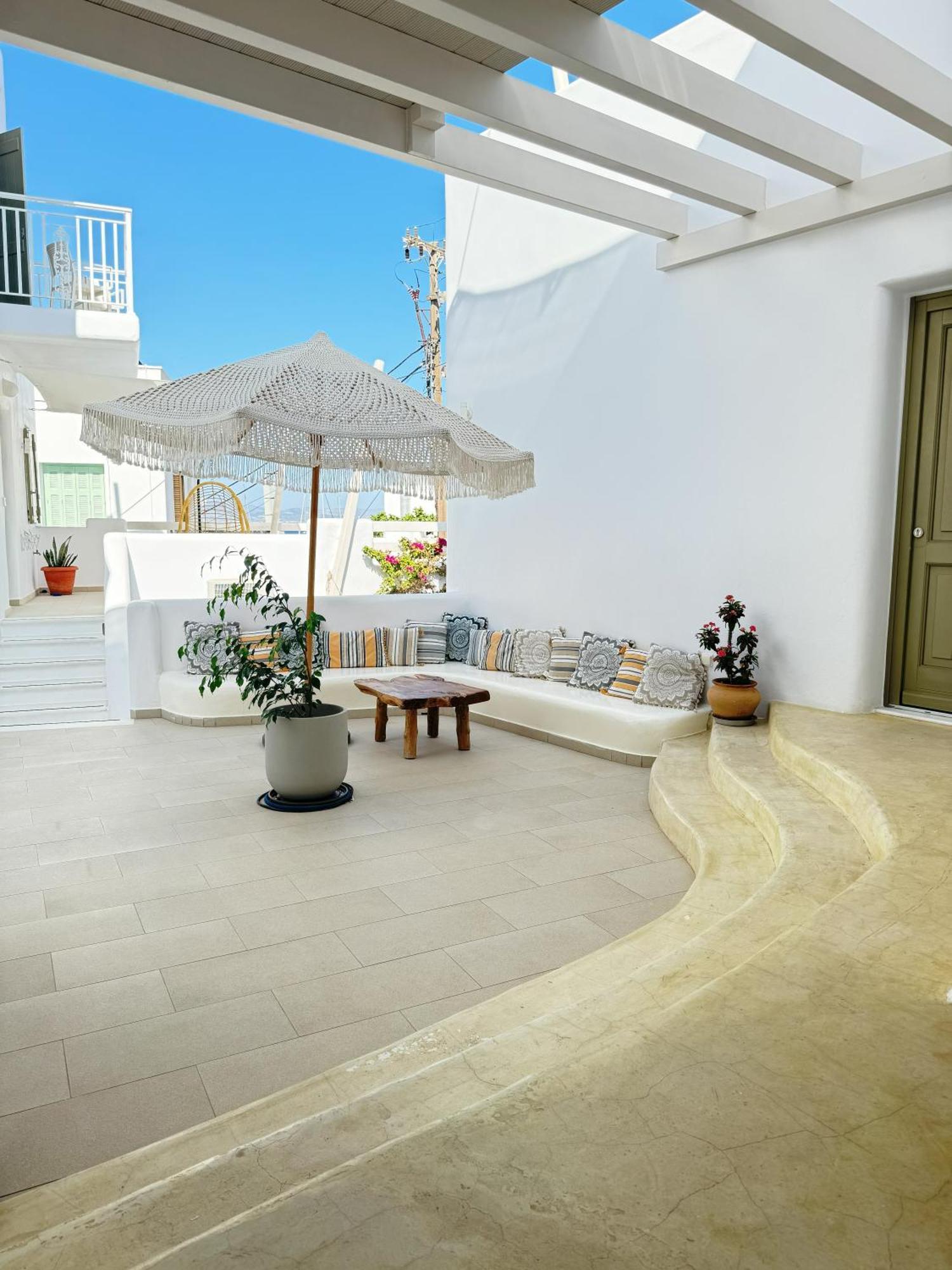 Guest house Naxos Oceamo 2*